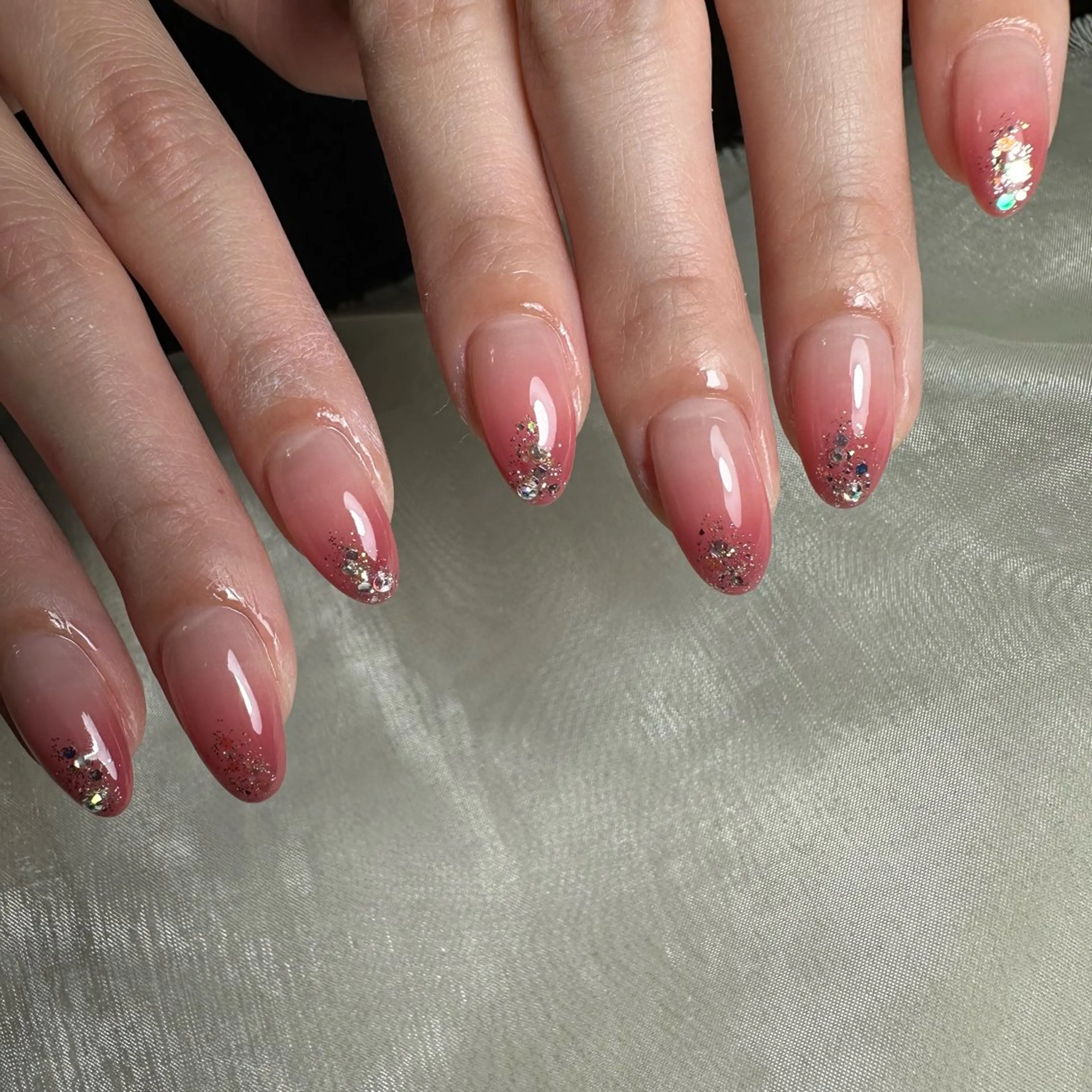 ネイル キラキラネイル repos~ルポ~所属・里見 麗のネイルデザイン