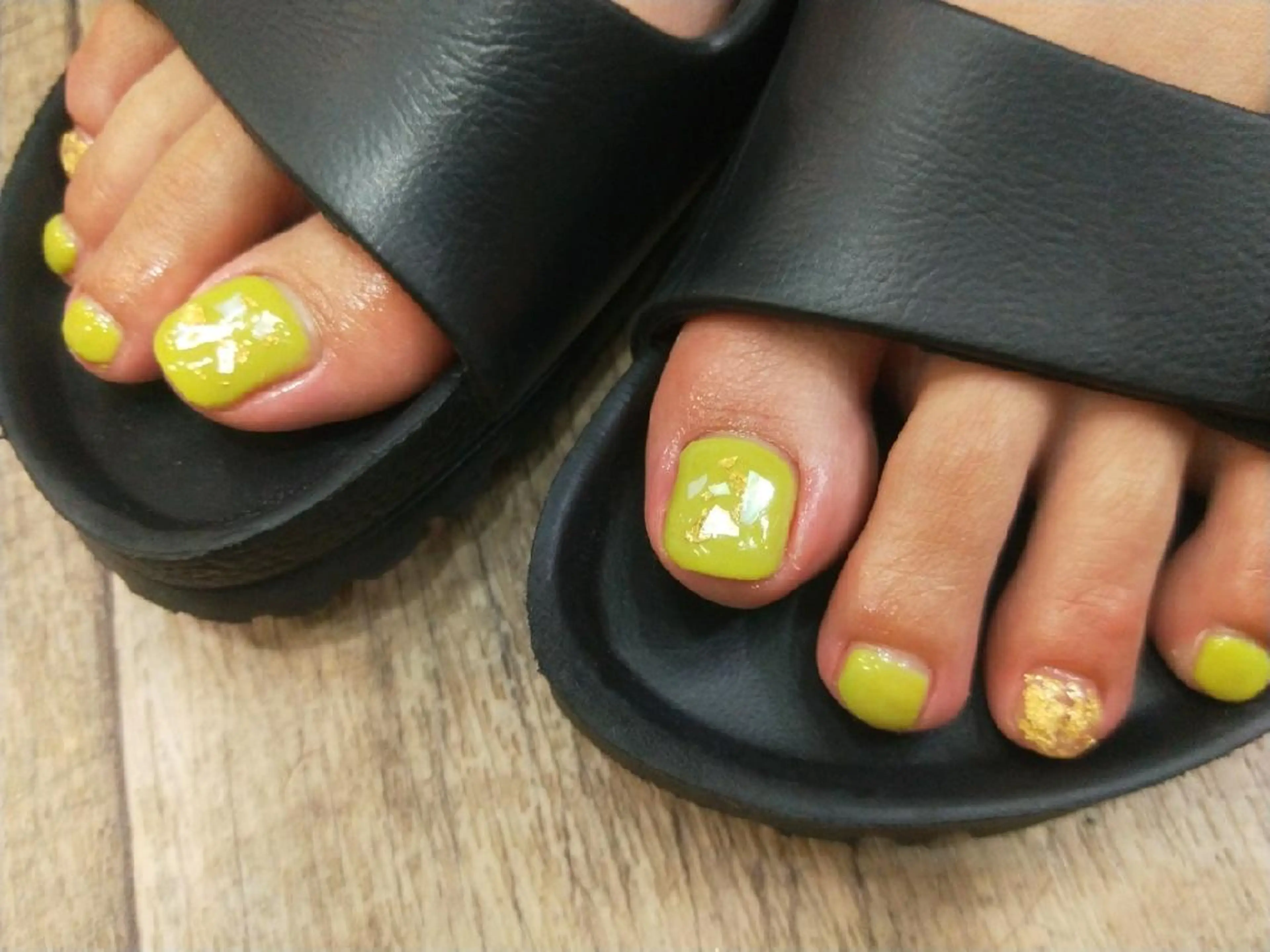 ネイル フットネイル R'well所属・はばすみれ🎀ﾈｲﾙ 光ﾌｪｲｼｬﾙ ﾍｱのネイルデザイン