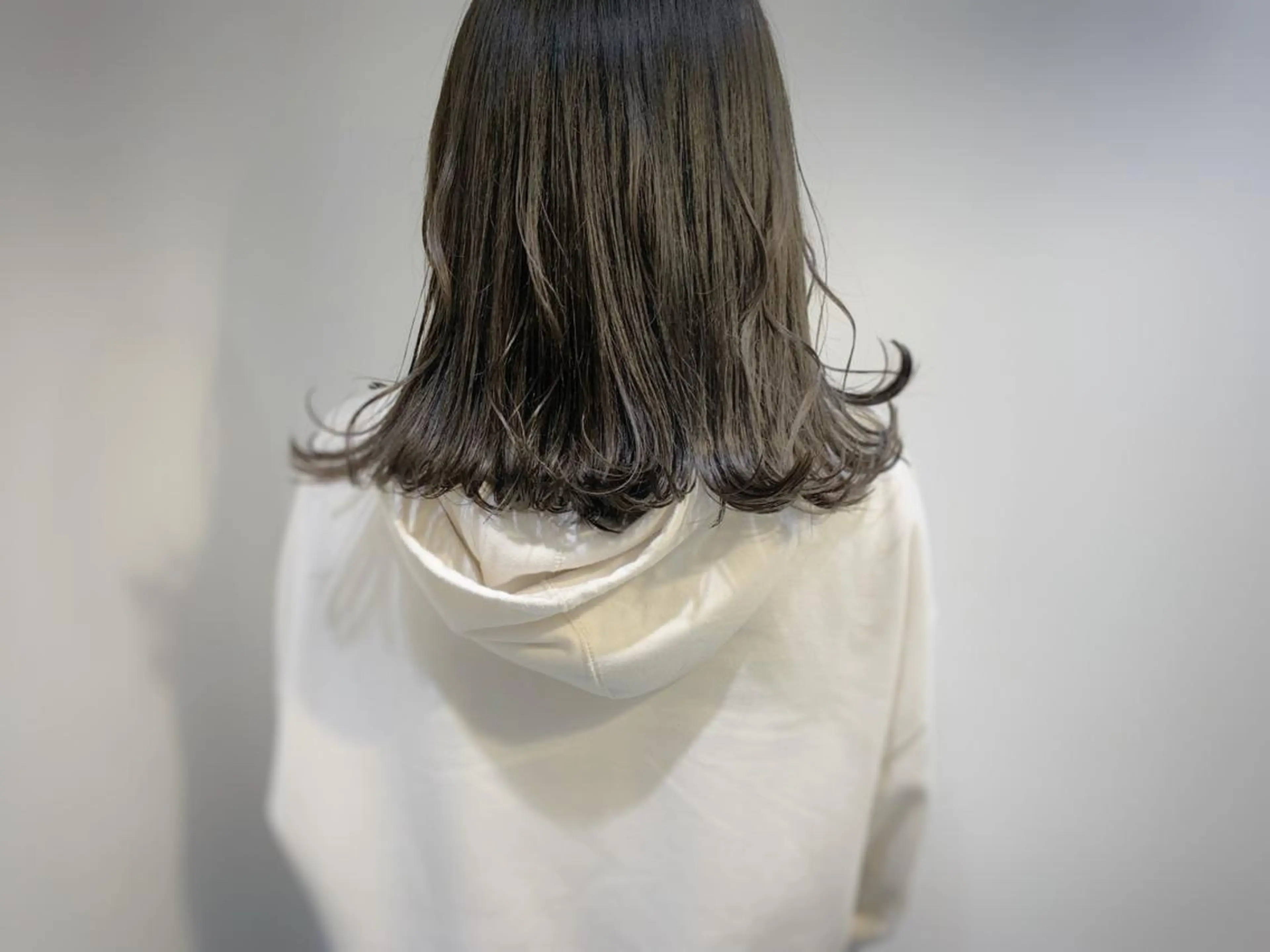 ミディアム 外ハネヘア 【髪質改善特化】 新宿/縮毛矯正/セラのヘアスタイル