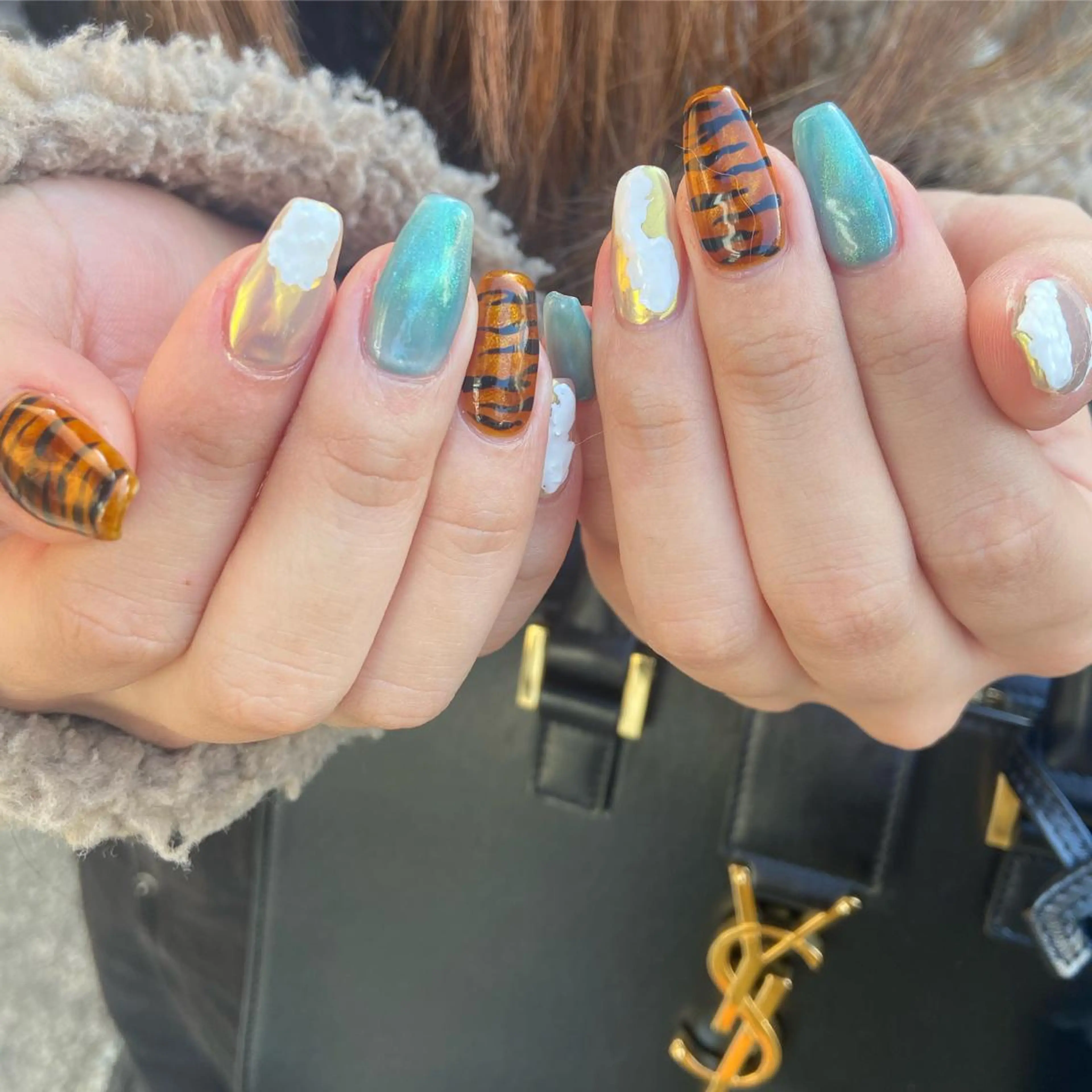 ネイル アニマル柄 アートネイル オーロラネイル べっ甲ネイル ブルー . unffのネイルデザイン