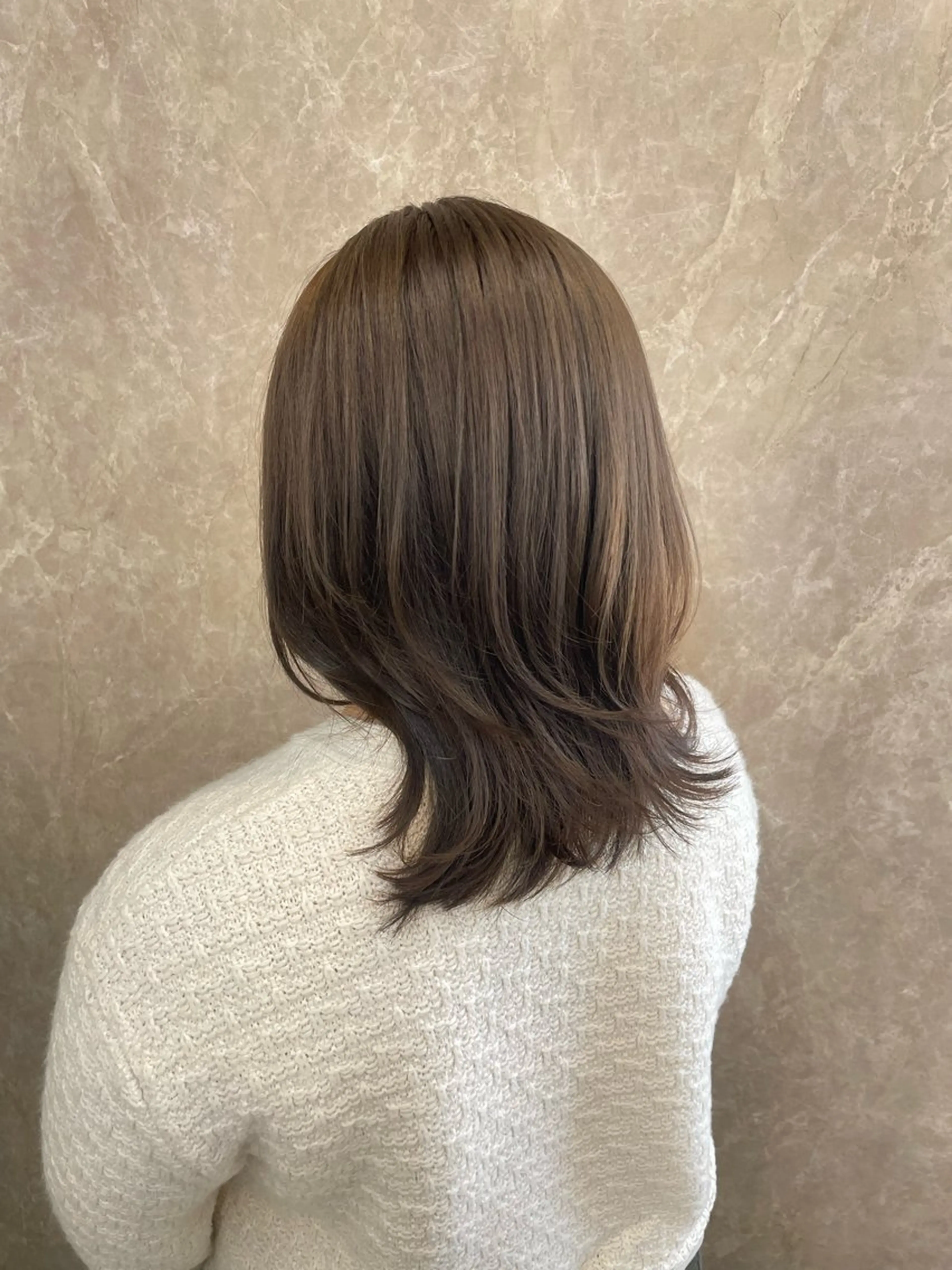 ミディアム カット ヘアカラー トリートメント 垢抜け透明感カラー 🌻篠崎梓🌻のヘアスタイル