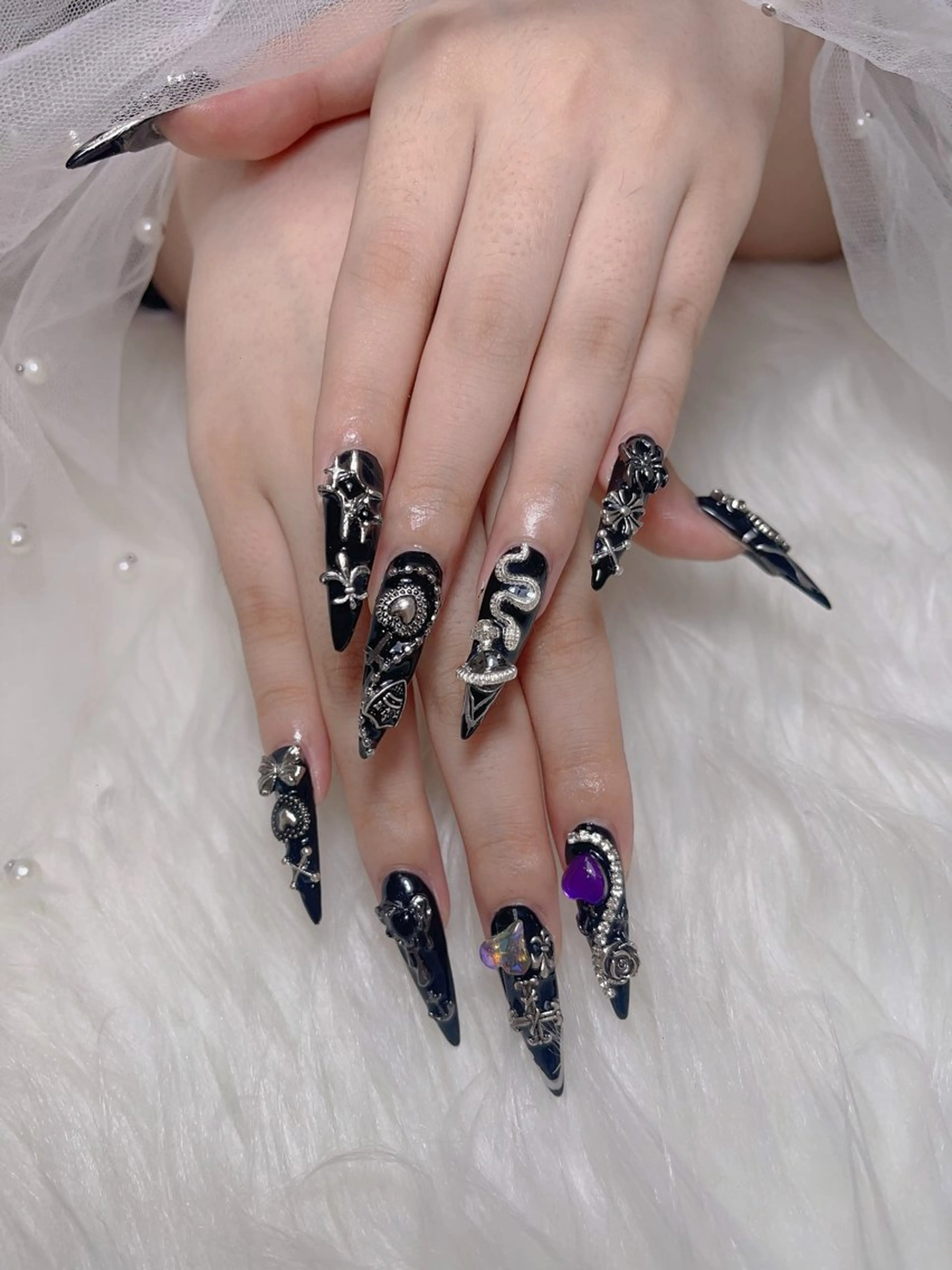 チップ長さ出し10本ワンカラー/ラメー/フラッシュ+パーツとスートン付き放題の写真