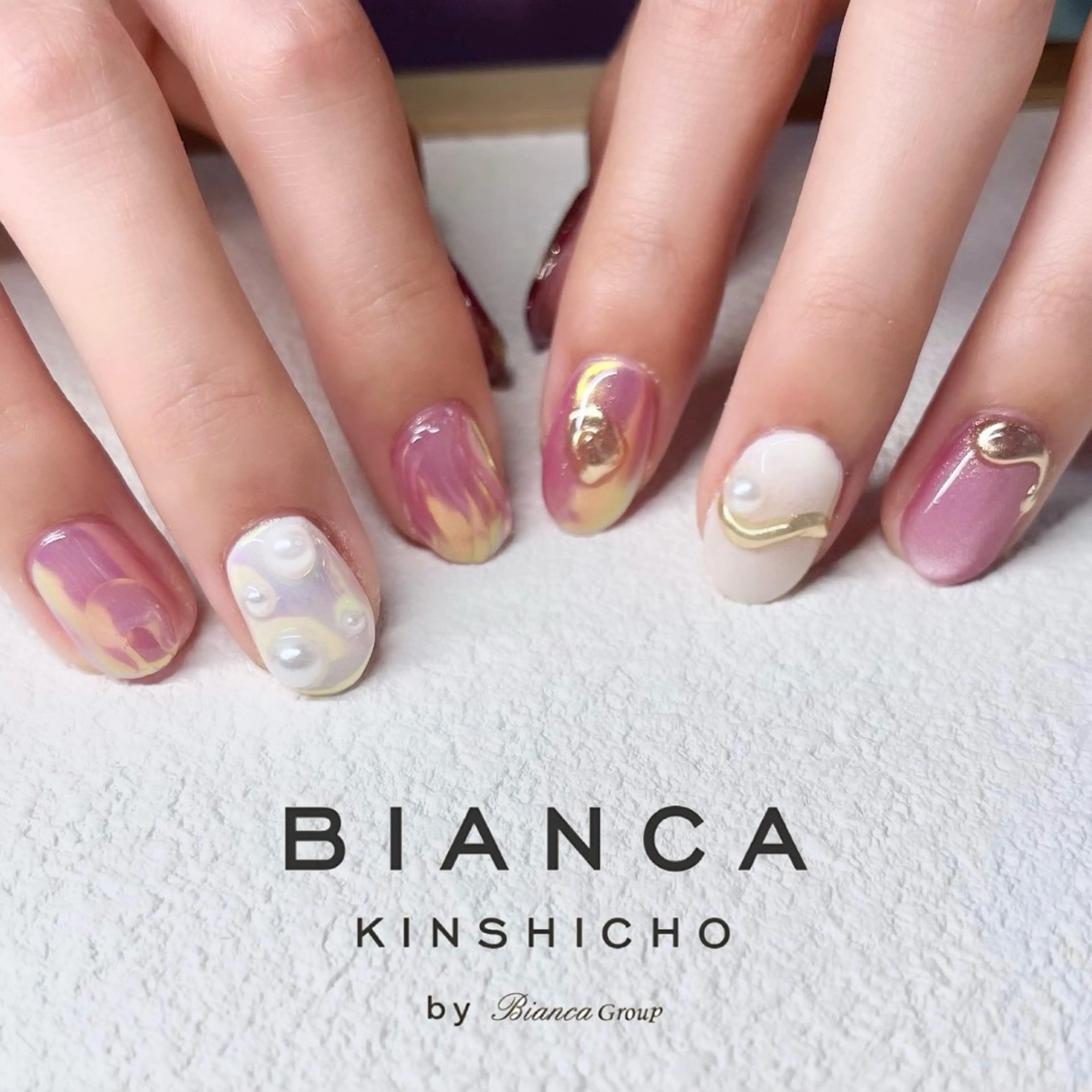 ネイル オーロラネイル 氷ネイル・うるうるネイル マグネットネイル One’Ness所属・One’Ness Nana🤍のネイルデザイン