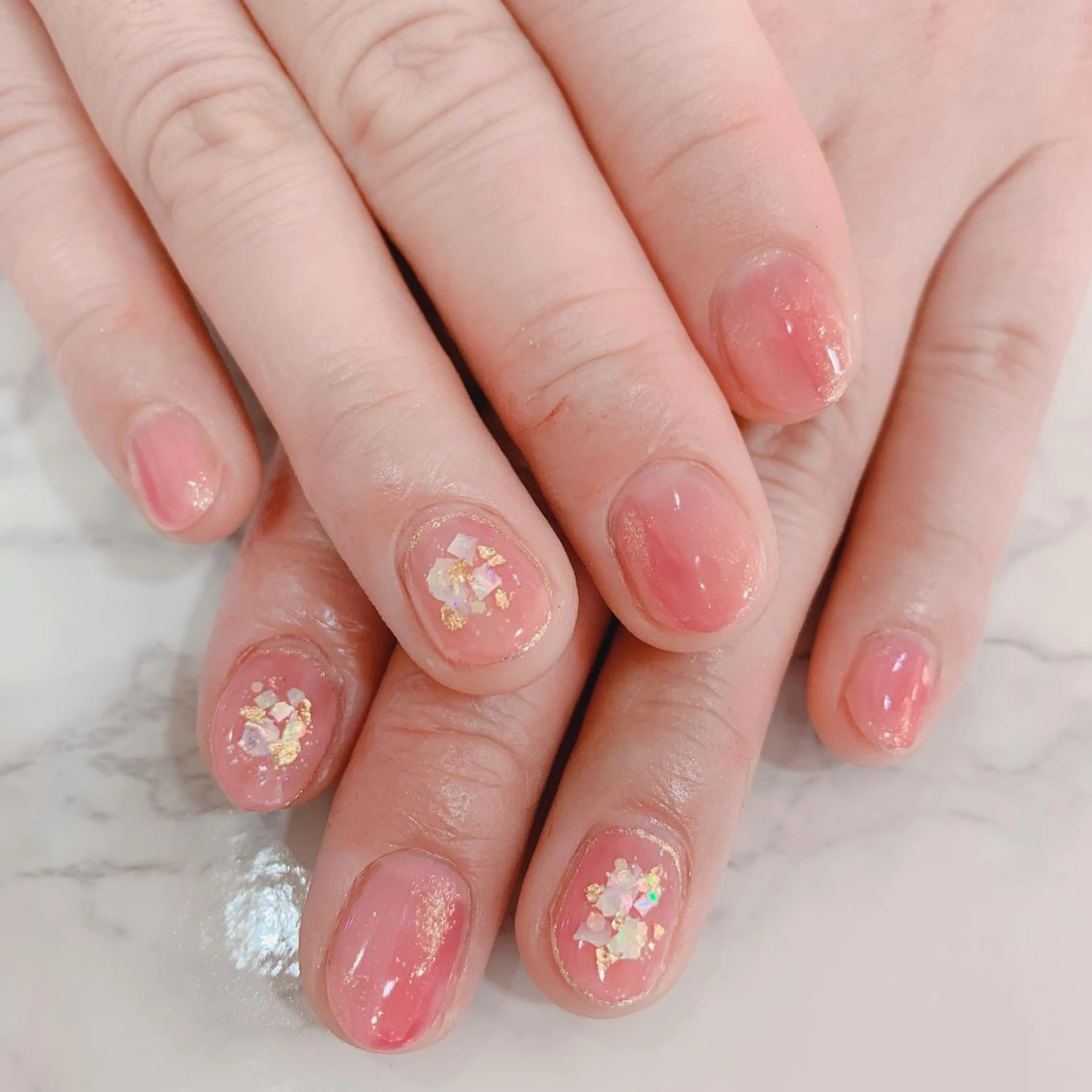 ネイル ジェルネイル ニュアンスネイル ピンク 赤色 高橋 実和子のマツエク・マツパデザイン