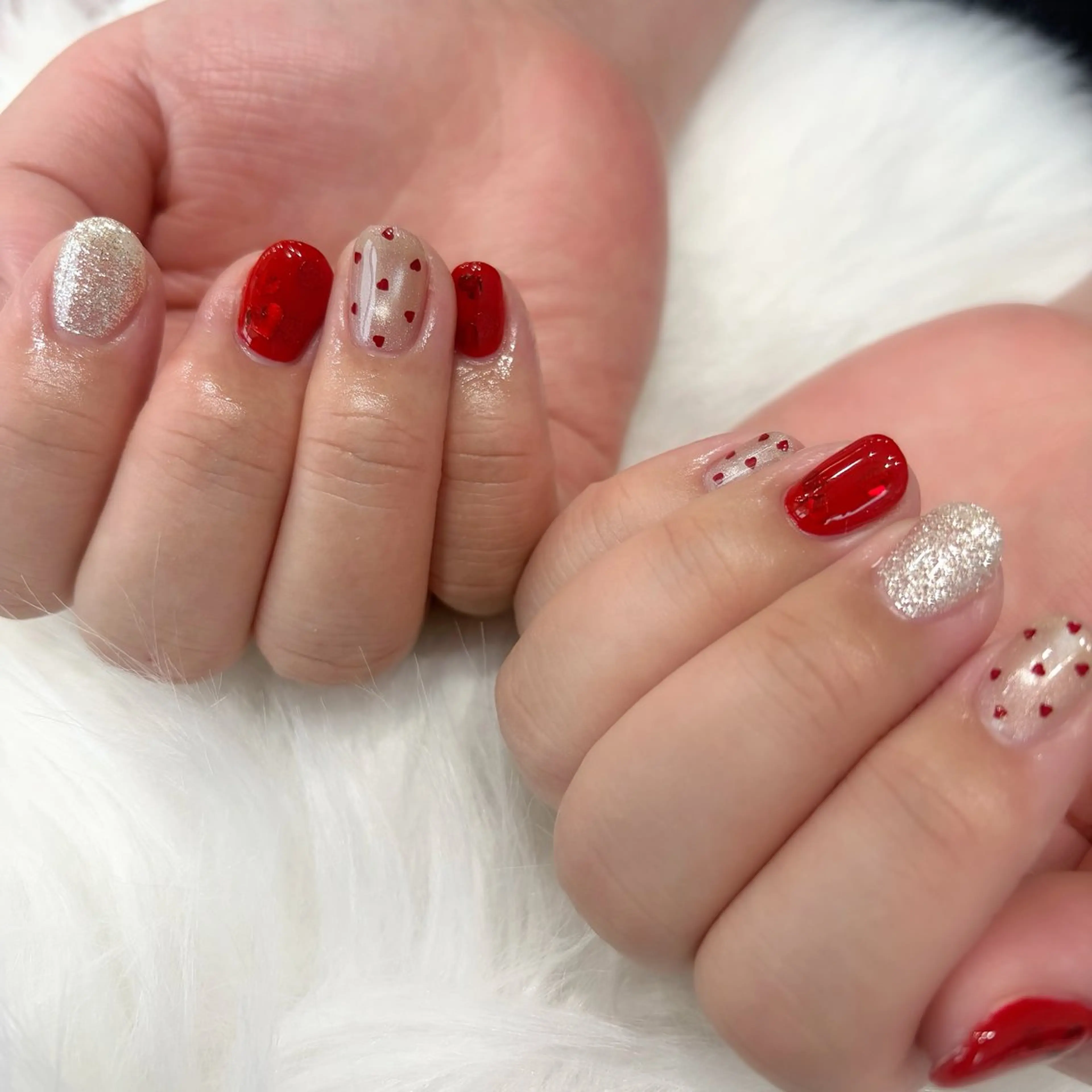 ネイル ハート ホログラムネイル マグネットネイル 赤色 ハンドネイル 阿部 ほのかのネイルデザイン