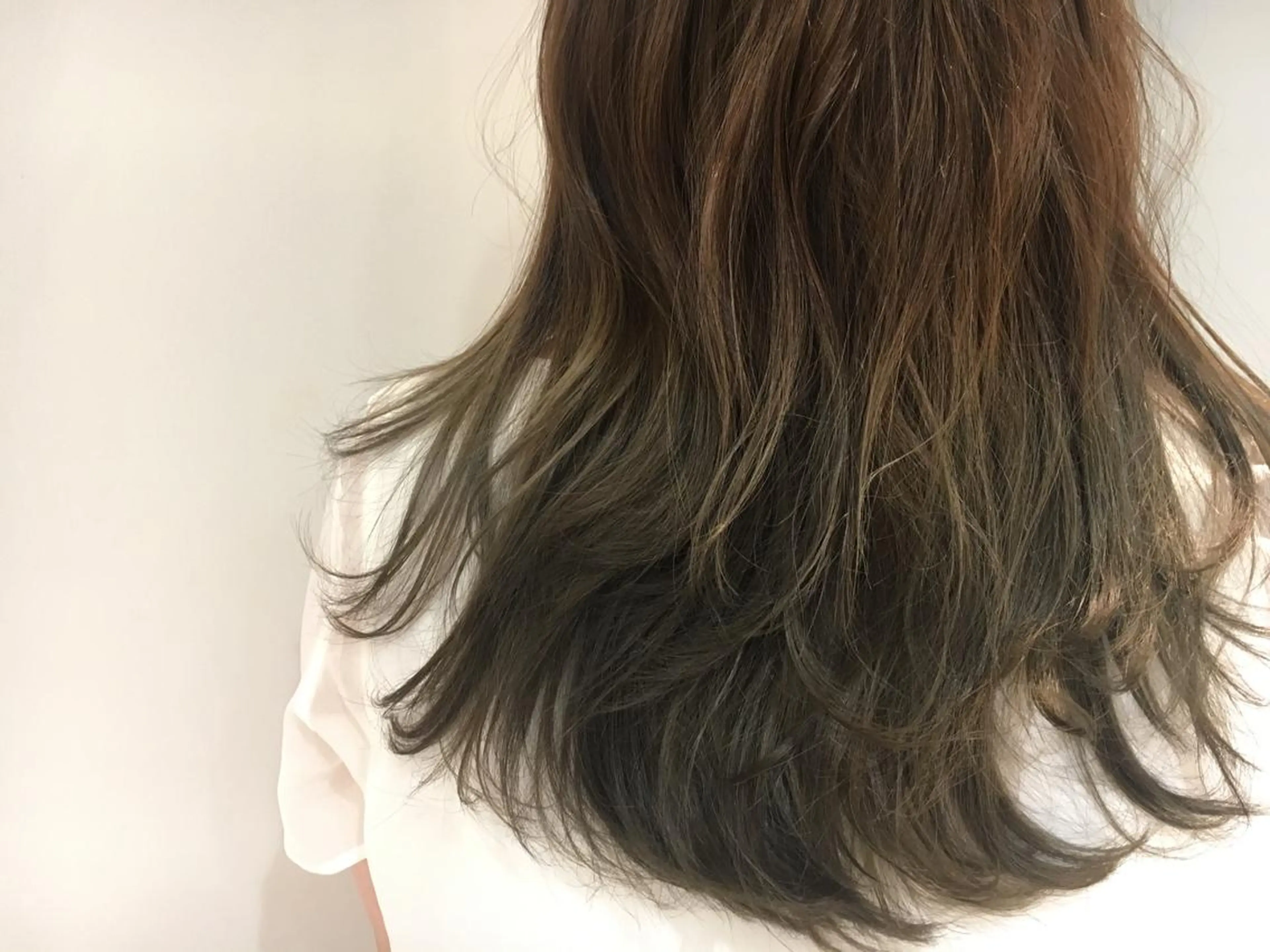 ロング カラー グラデーションカラー 江原 彩華のヘアスタイル
