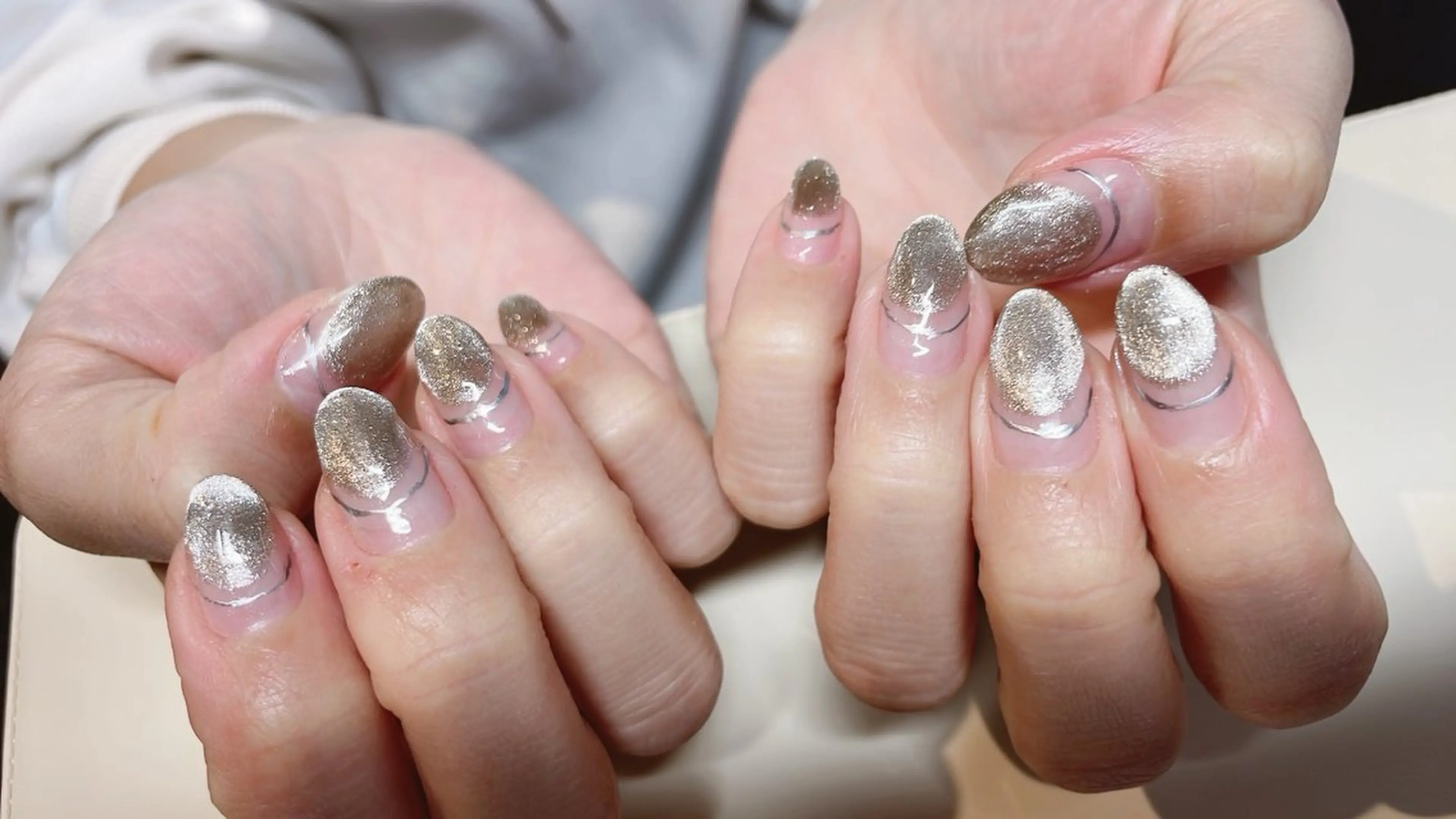 ネイル ニュアンスネイル シルバー 三原 麻佑のネイルデザイン