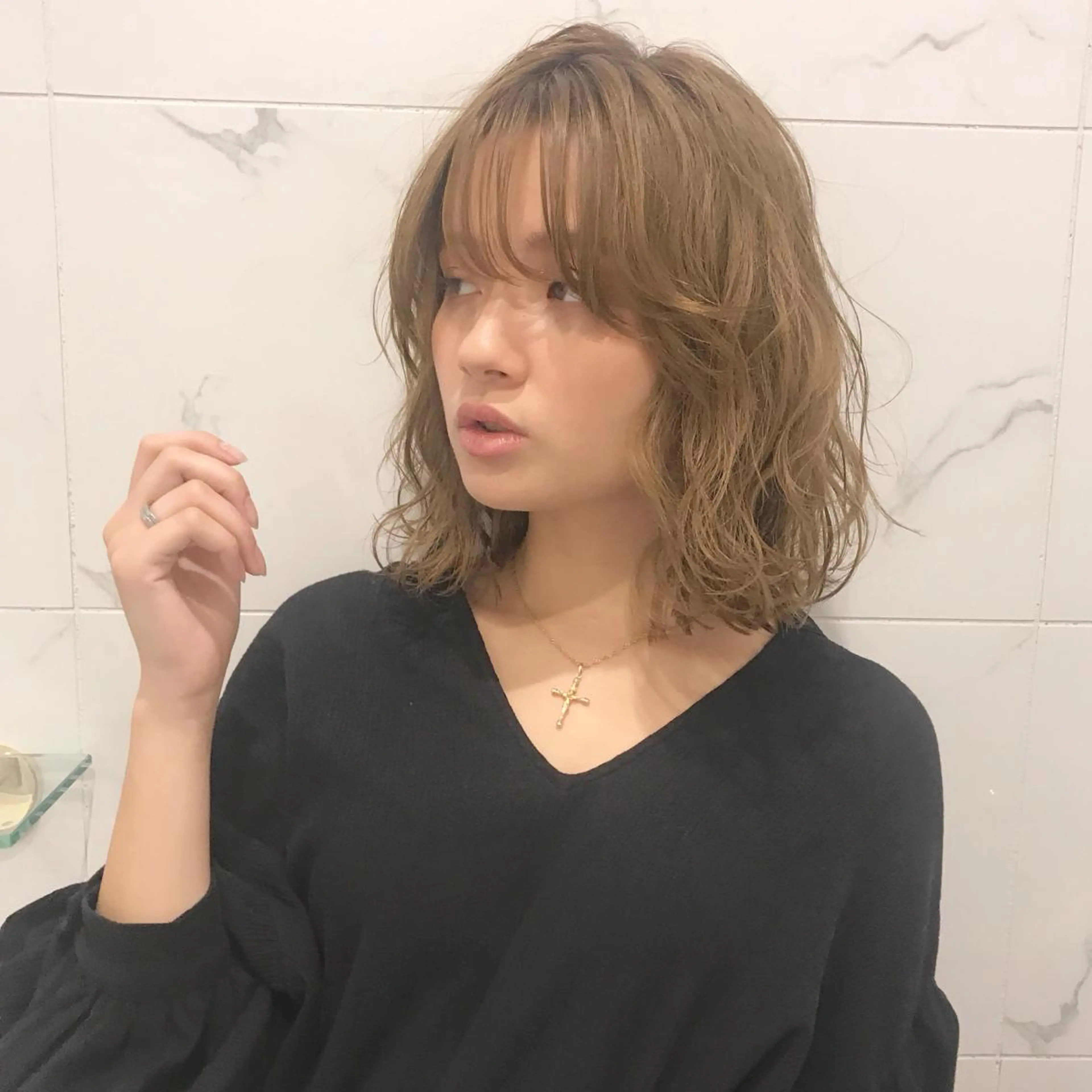 ミディアム カラー バレイヤージュ ベージュカラー ブリーチ 透明感カラー デザインカラー ハリウッドブロウ LAID BACKの眉毛・アイブロウイメージ