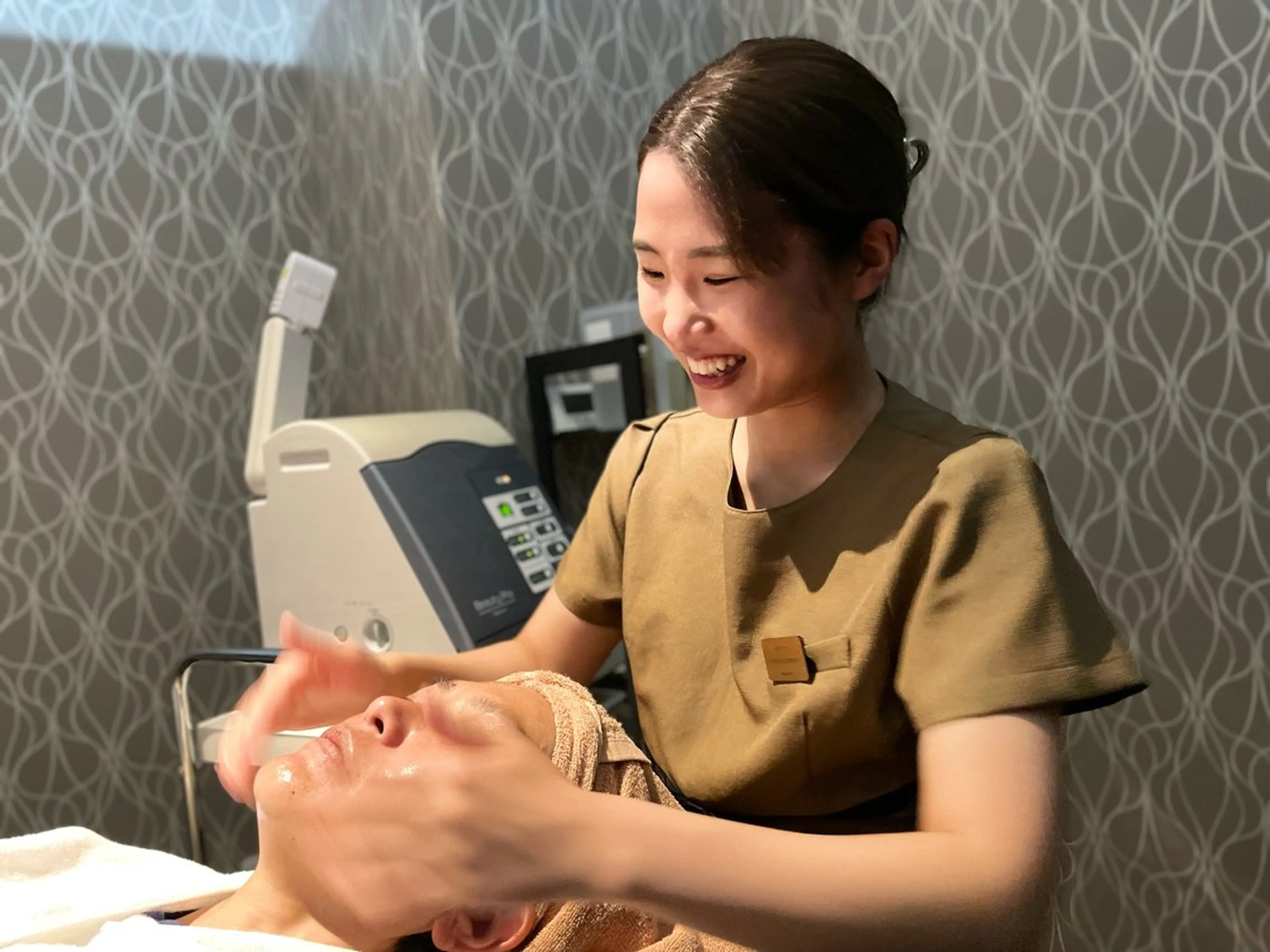 エステ NARIS BEAUTY STATION　デ・アイム あべのルシアス所属・ニキビ跡/毛穴/ 肌質改善/北村ももこのエステ・リラクイメージ