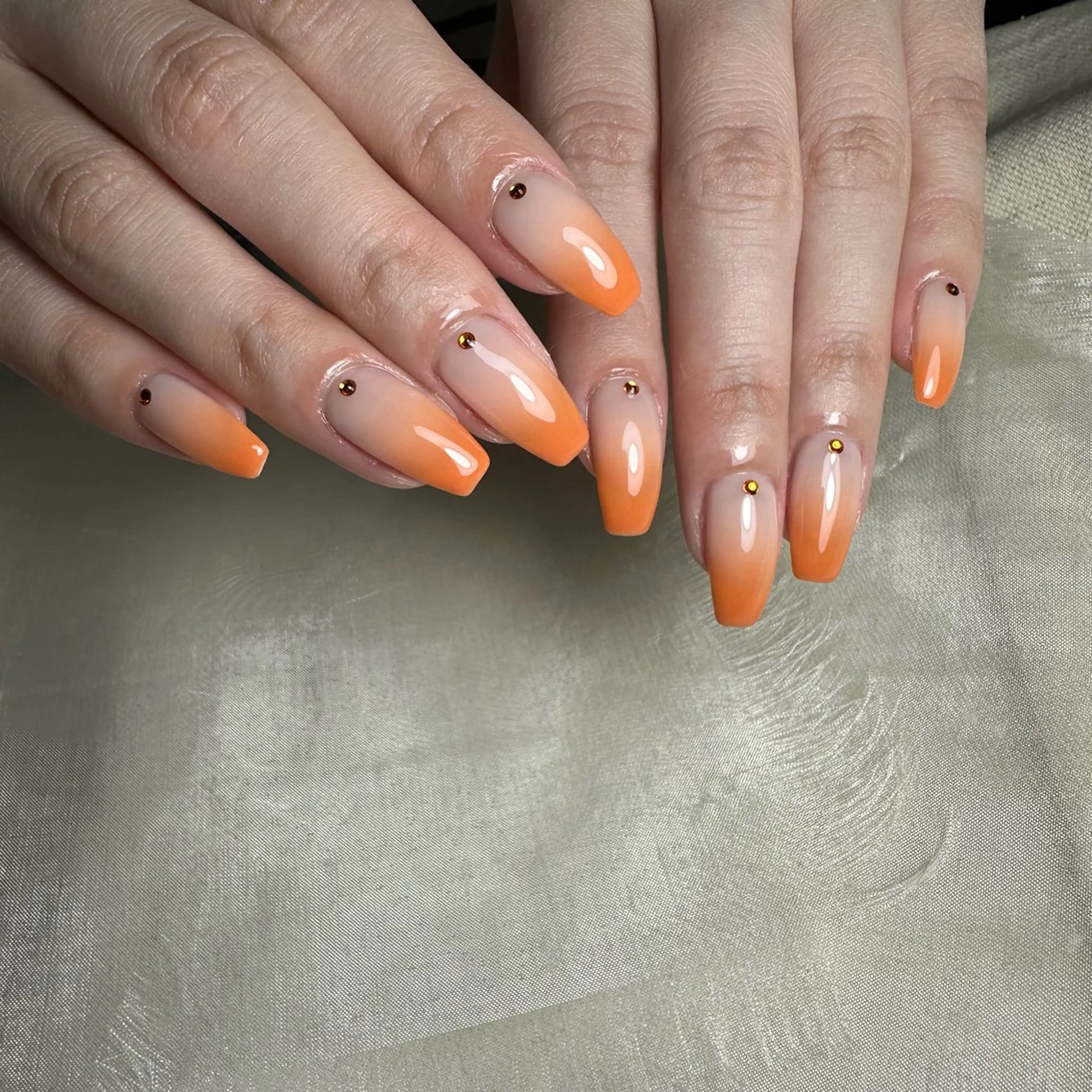 ネイル ハンドネイル repos~ルポ~所属・里見 麗のネイルデザイン