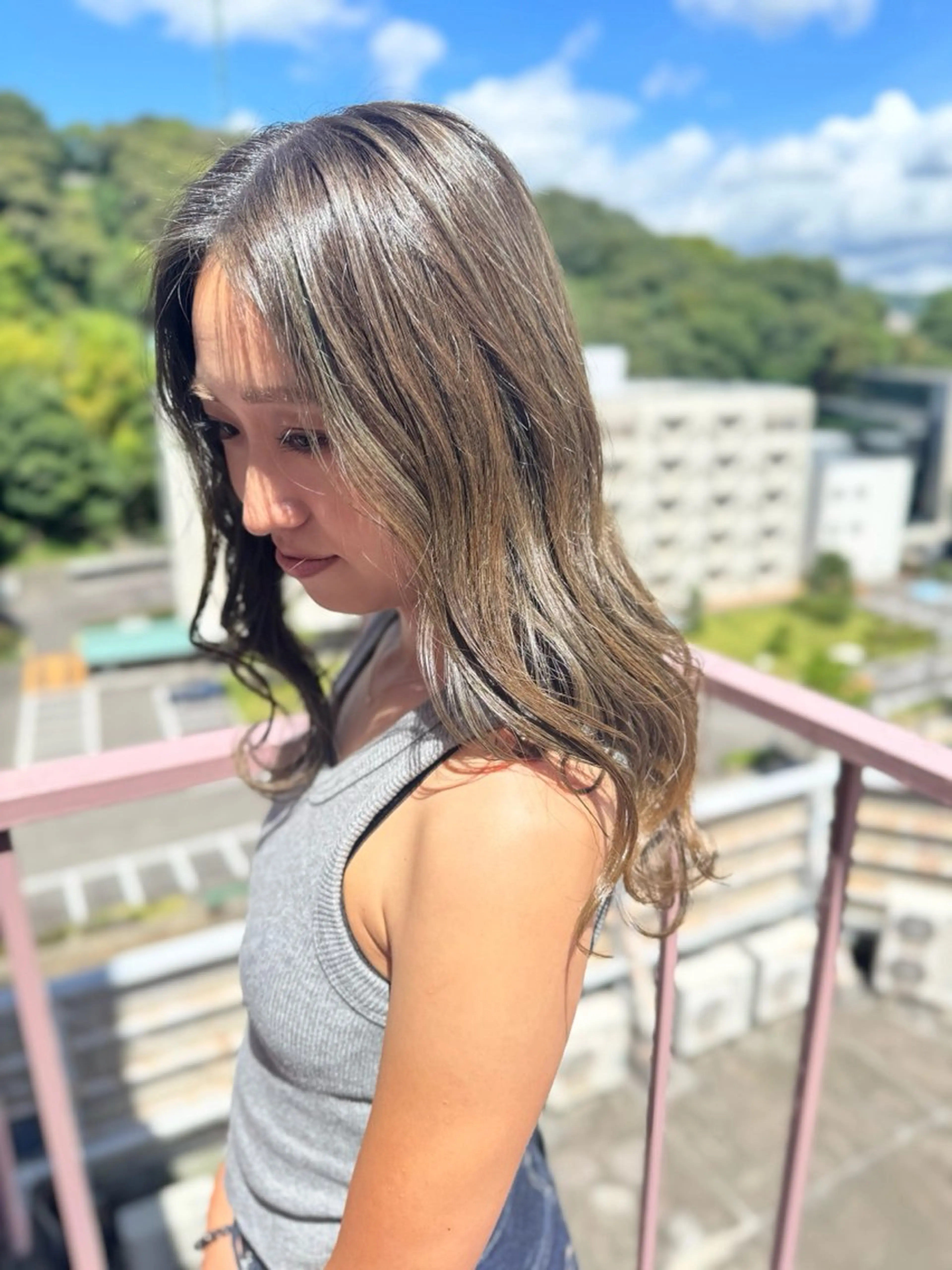 ロング カラー グレージュ オリーブグレージュ オリーブグレー カット ヘアカラー トリートメント Viage （ビアージュ）のヘアスタイル