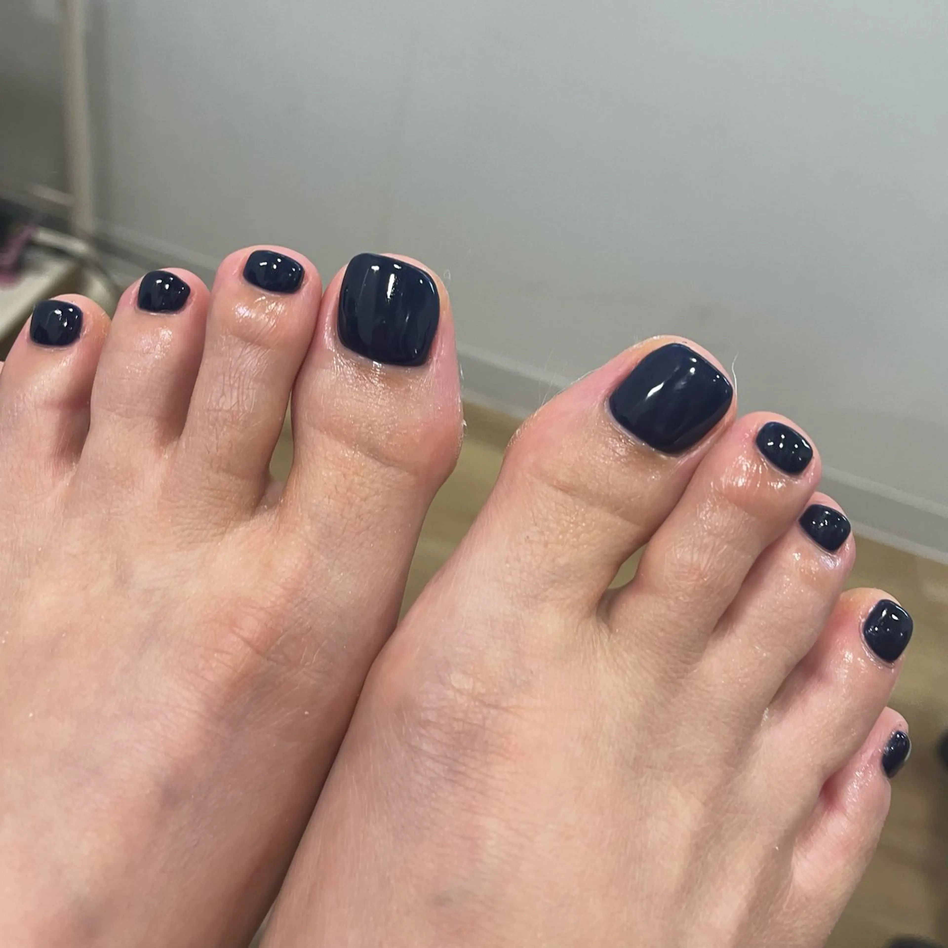 ネイル フットネイル 𝑟𝑖𝑠𝑎 🕯‎🤍のネイルデザイン