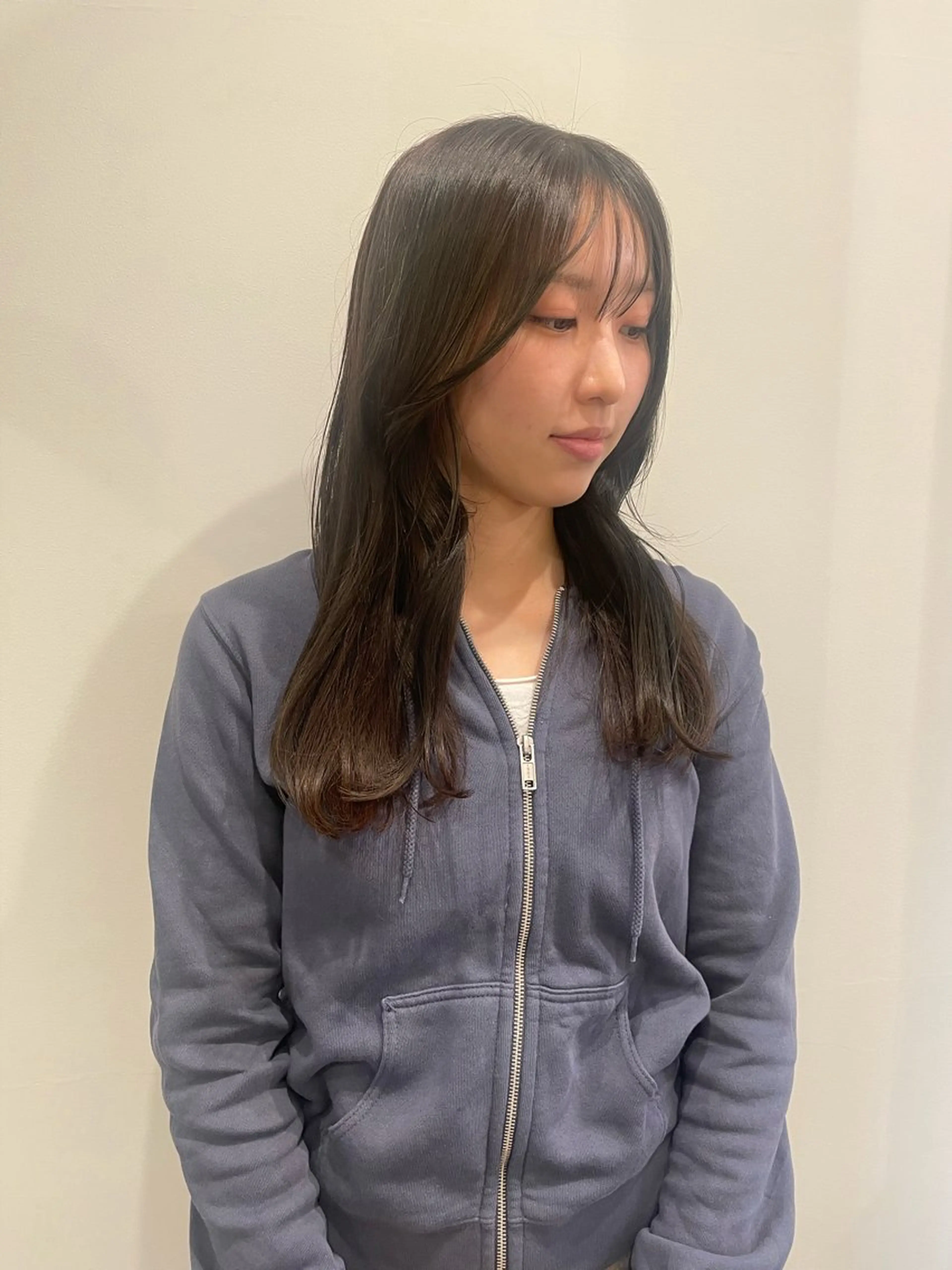 セミロング カラー 顔まわりレイヤー レイヤーカット カット ヘアカラー トリートメント 渋谷 留菜のヘアスタイル