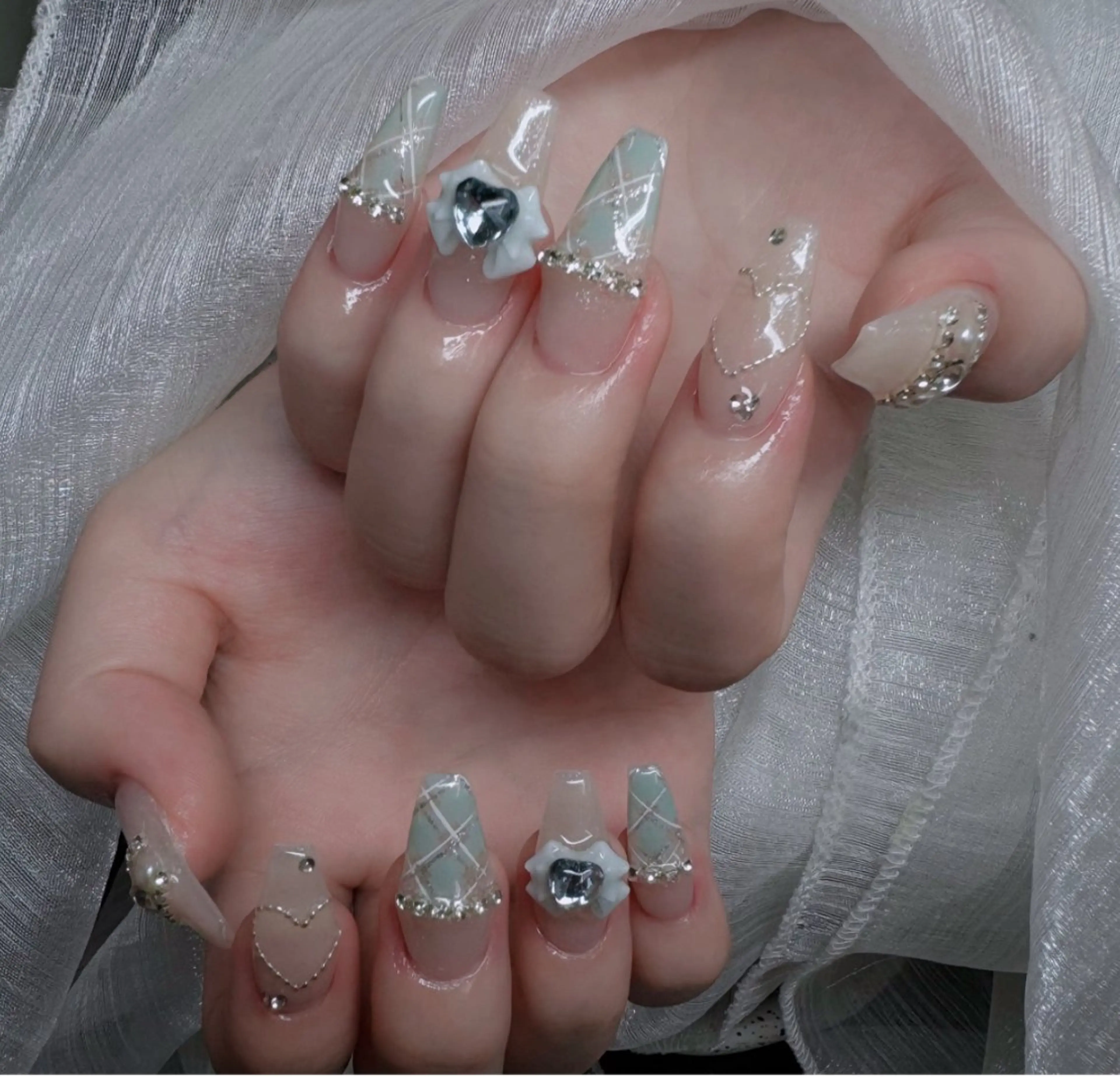 ネイル フレンチネイル ジェルネイル ガラスフレンチ ハロウィン ハート ハンドネイル H.baby Nail Salonのネイルデザイン