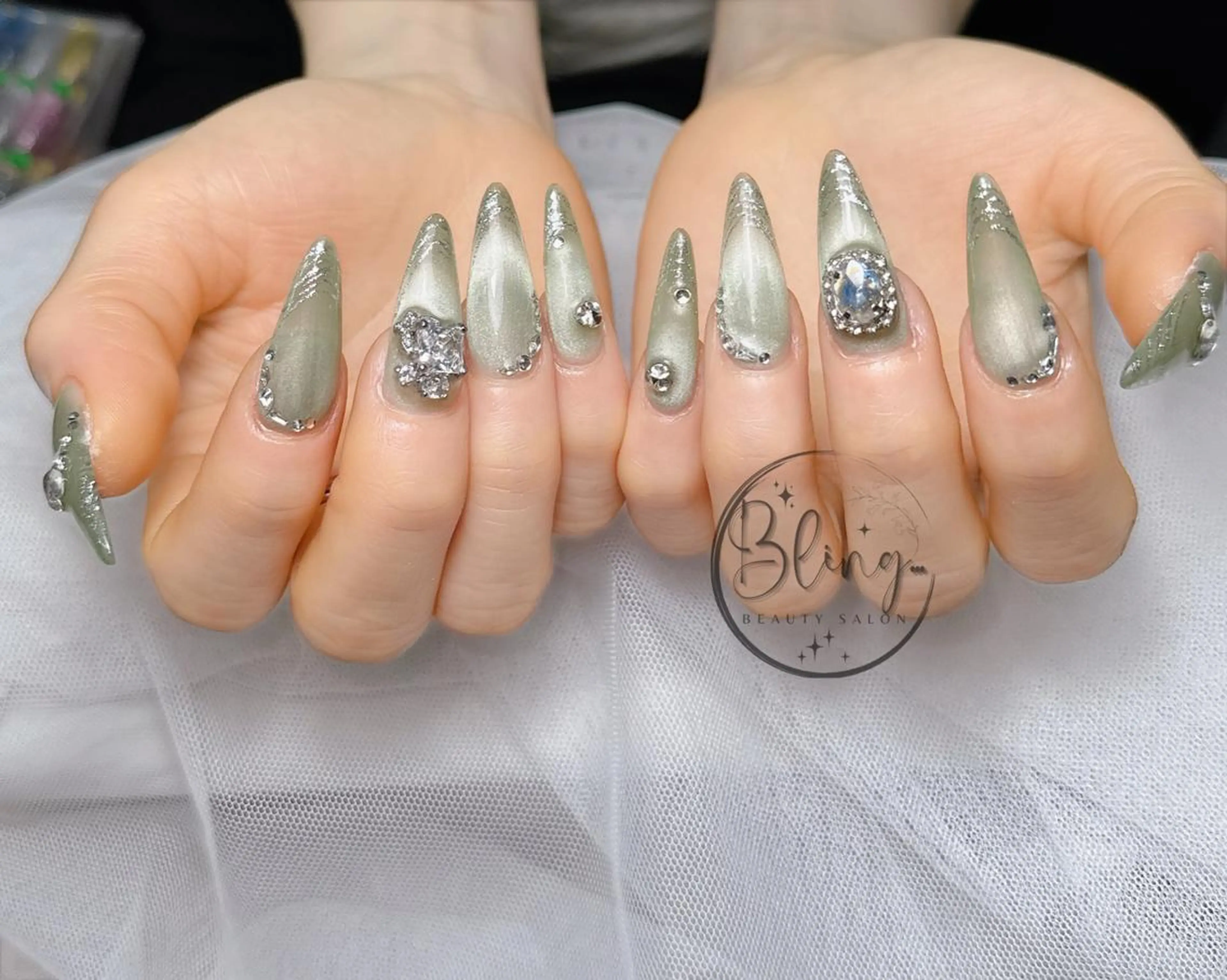 ロング 韓国風ヘア ハンドネイル Bling Salonのネイルデザイン