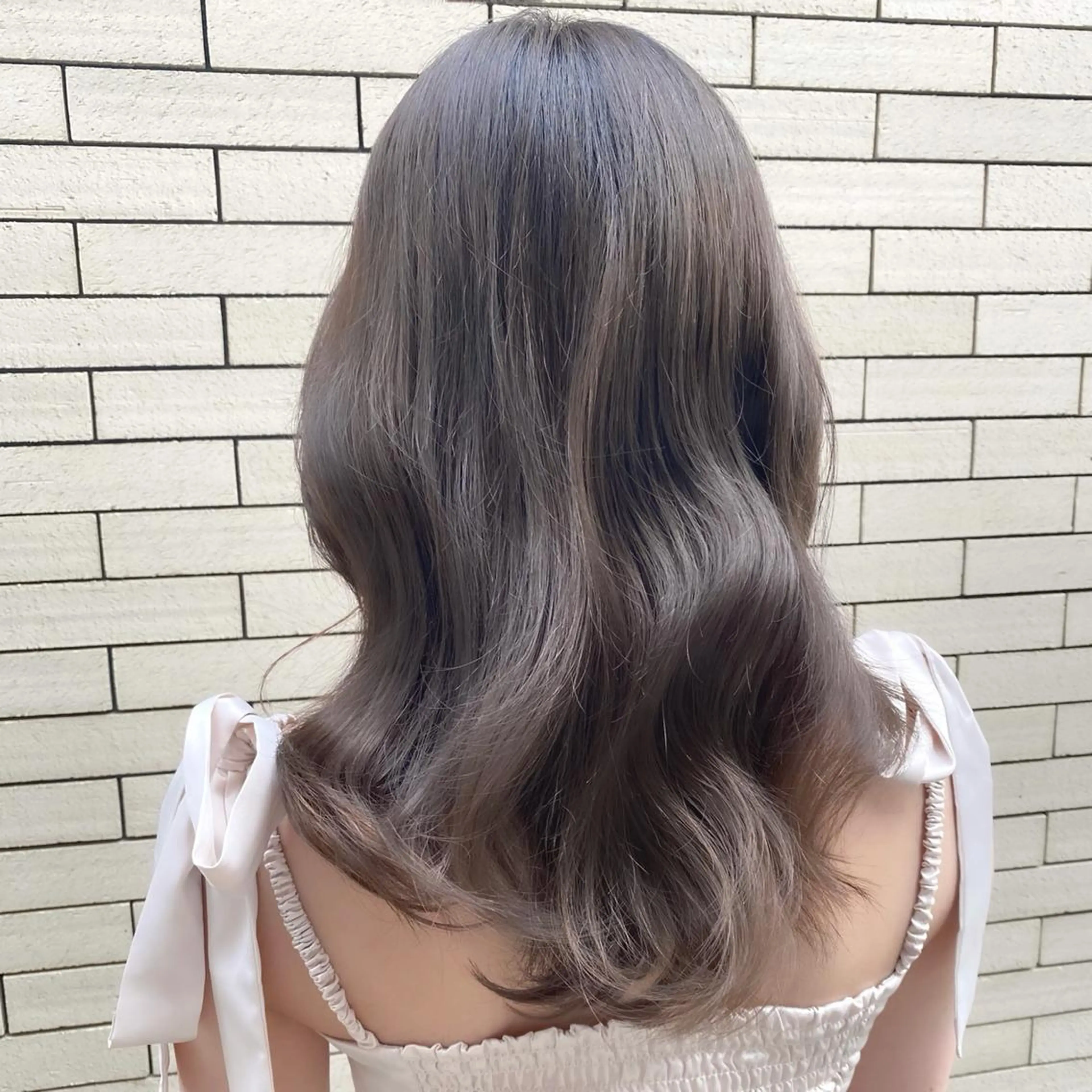 セミロング ブリーチなしカラー/ 顔周りレイヤーカットのヘアスタイル