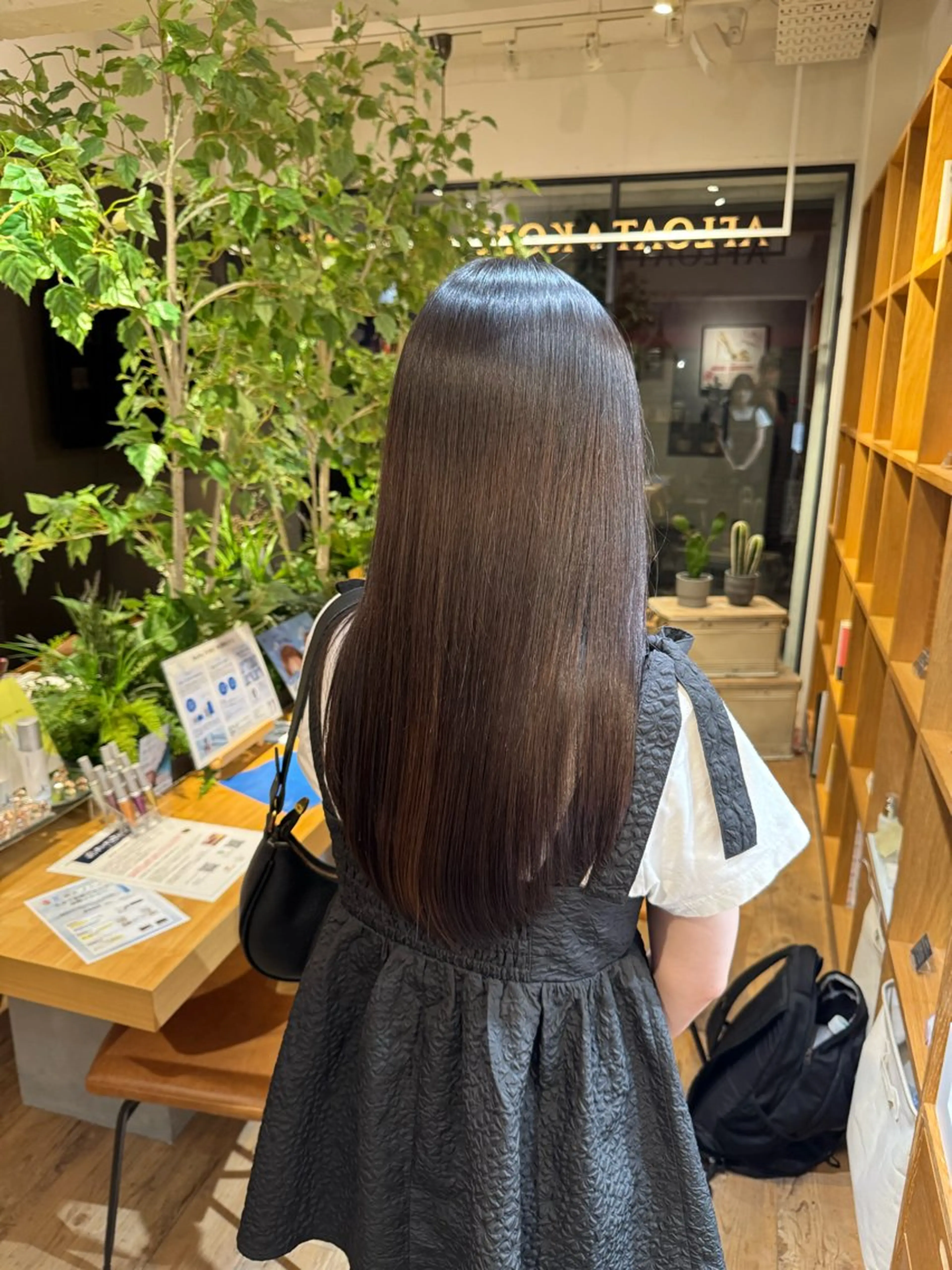 ミディアム カット 縮毛矯正 トリートメント afloatkobe所属・美髪/髪質改善 川口凌弥のヘアスタイル