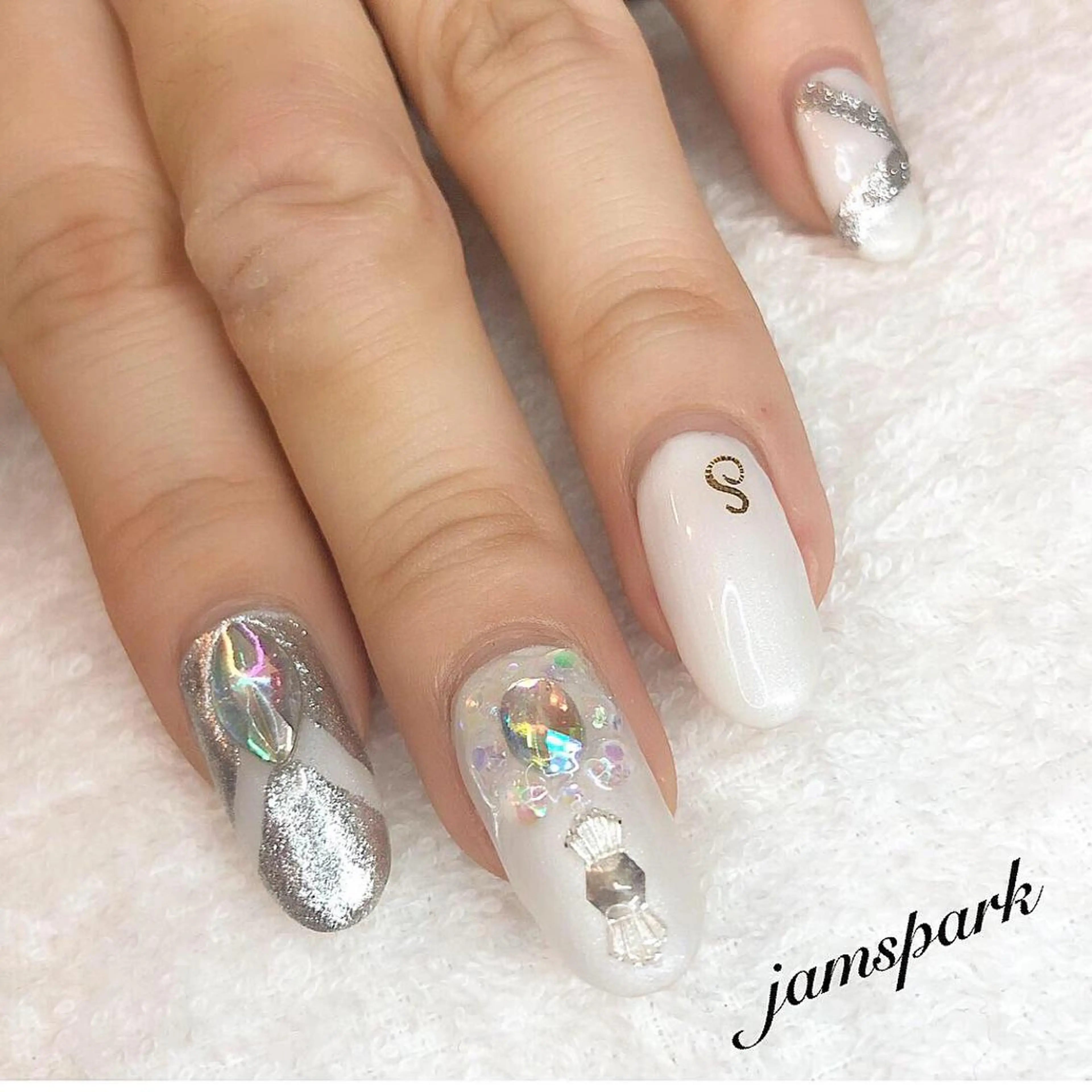 ネイル ジェルネイル ゴージャス ロングネイル シルバー ストーンネイル ハンドネイル jamspark ✨のネイルデザイン