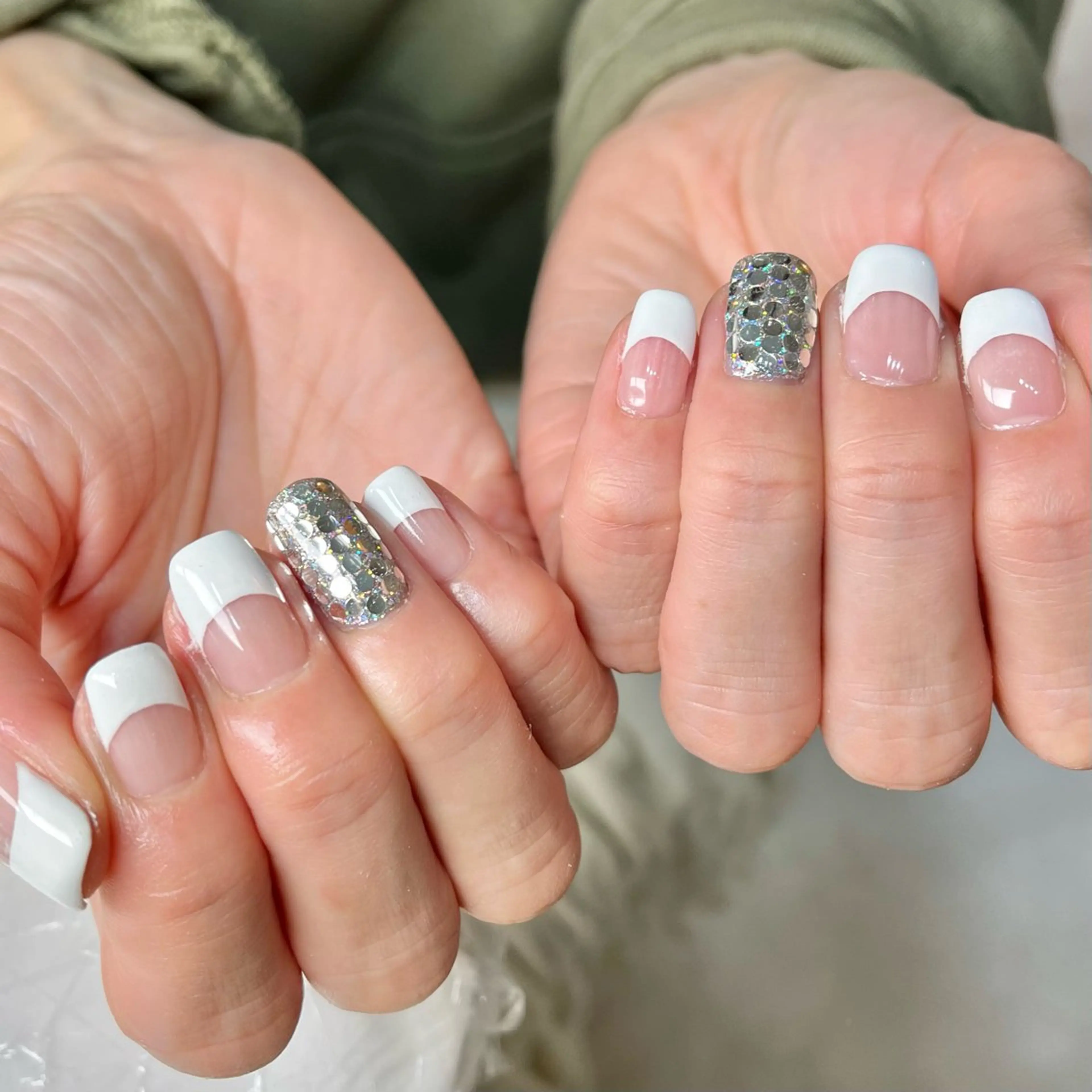 ネイル 長さ出し フレンチネイル ジェルネイル キラキラネイル ミラーネイル One’Ness所属・One’Ness Nana🤍のネイルデザイン