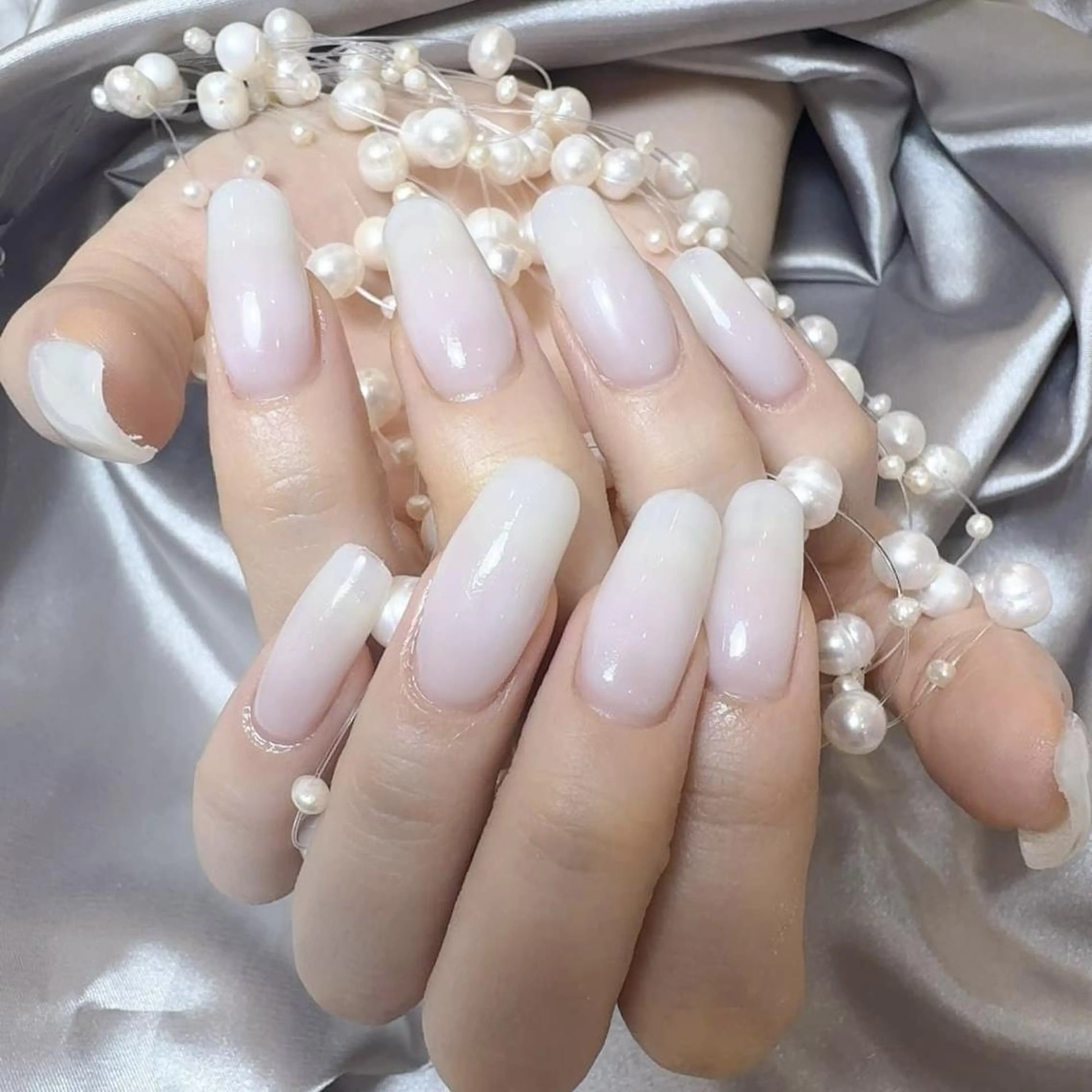 ネイル RAFFINE 月🦋🩵のネイルデザイン