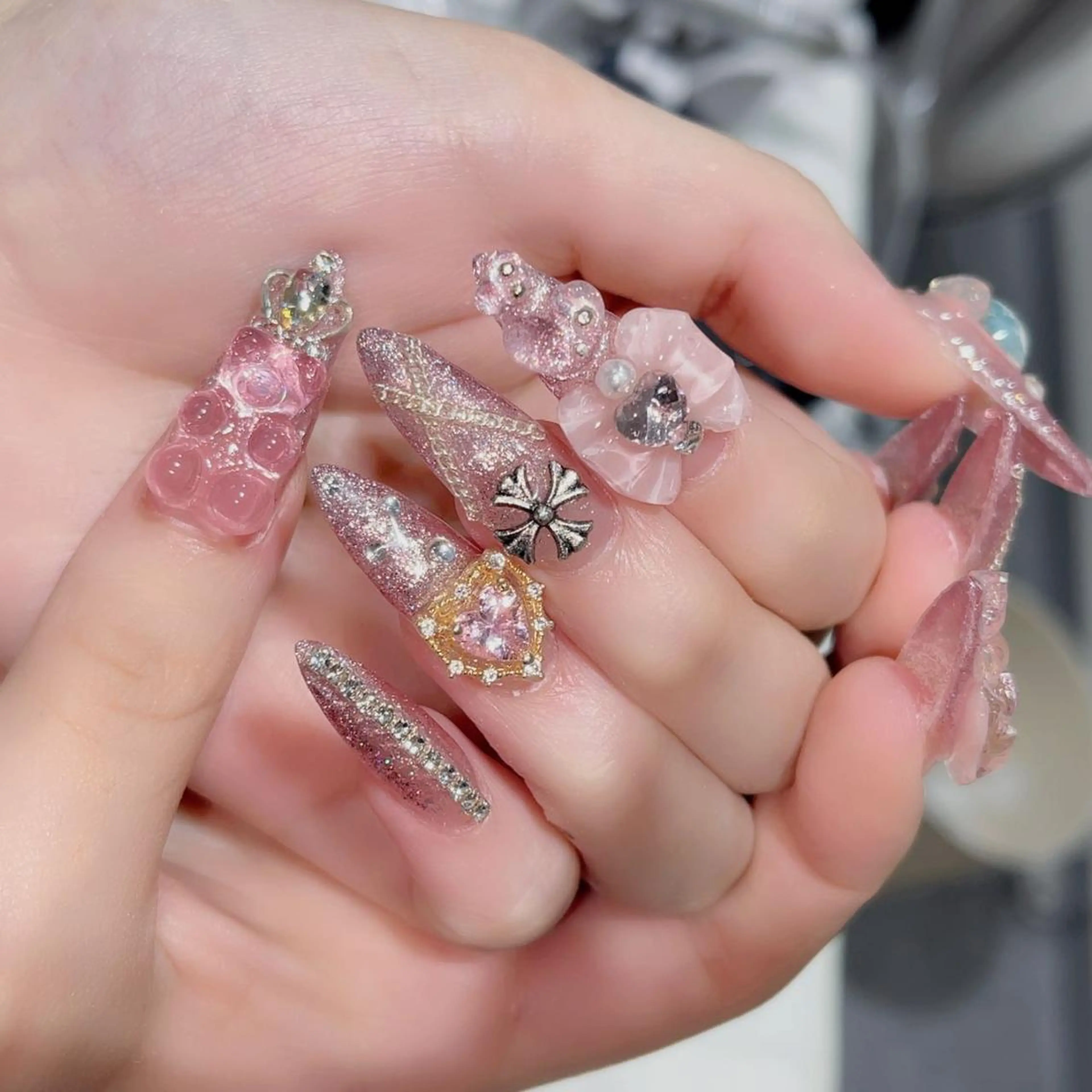 ネイル アートネイル 長さ出し ネイルチップ Queens テイのネイルデザイン