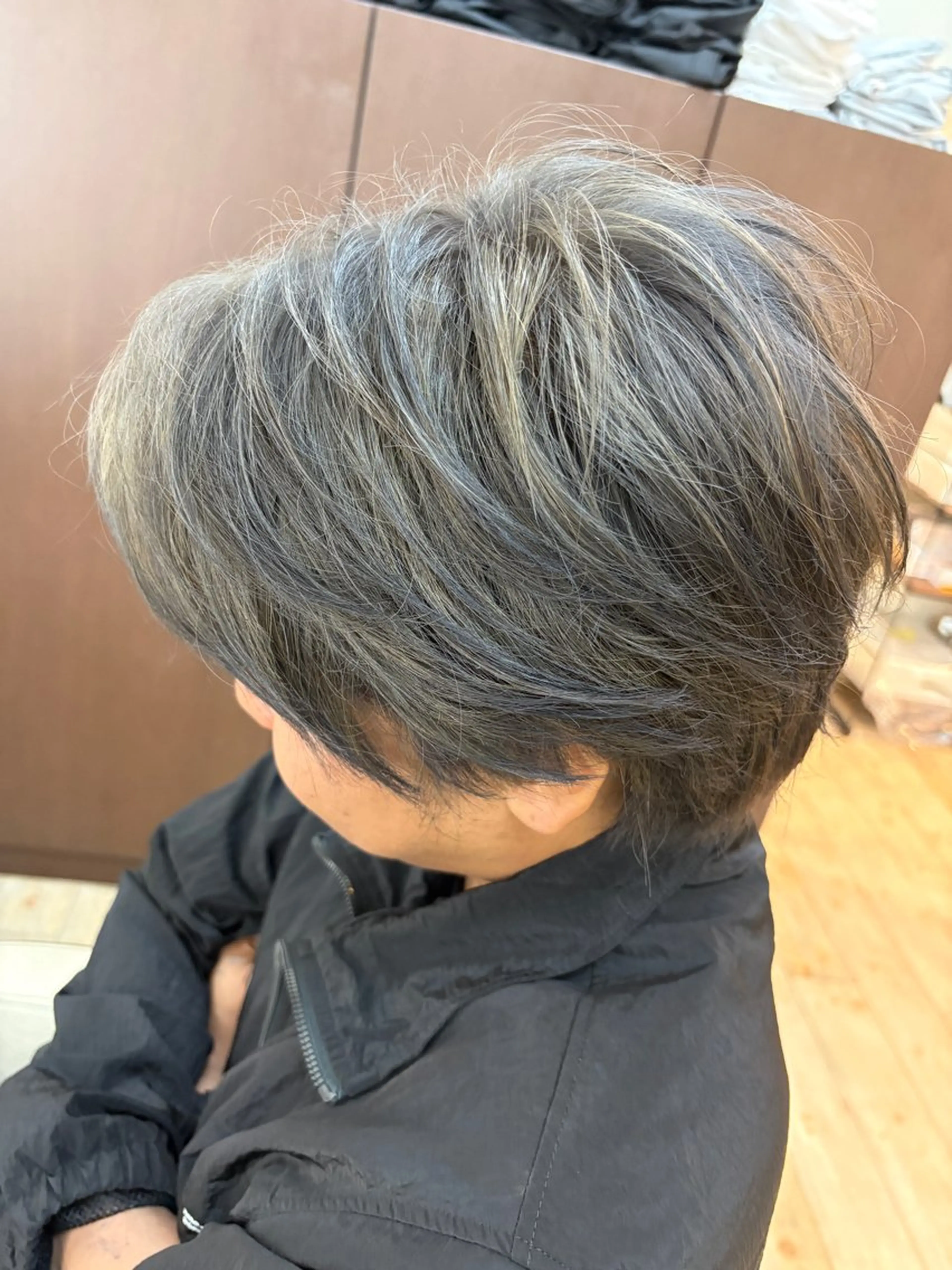 カラー メンズ 岡田 莉音のヘアスタイル