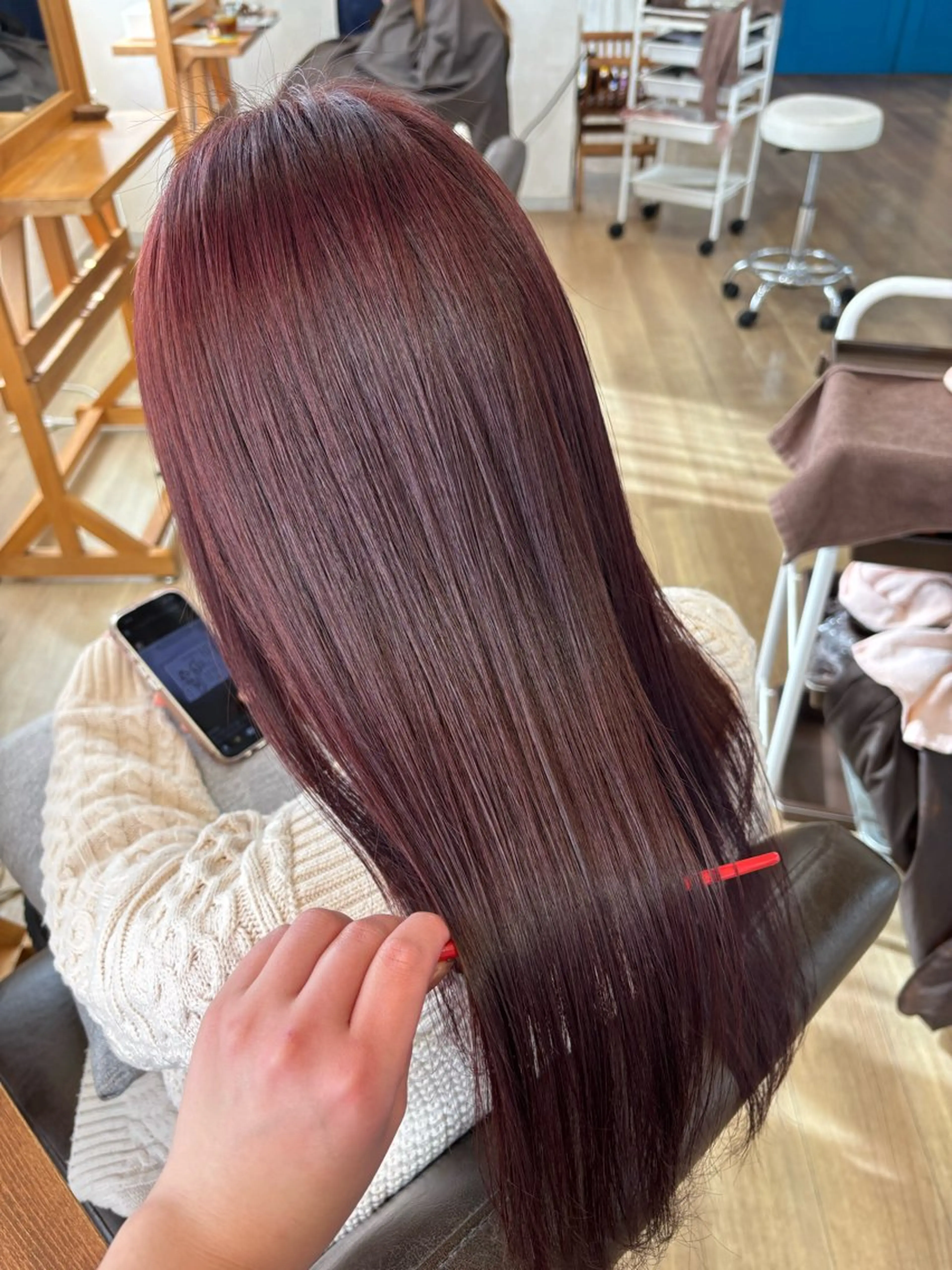 セミロング カラー ピンクカラー レッドカラー カット ヘアカラー トリートメント RINNO🌷艶髪/ 透明感&艶カラーのヘアスタイル