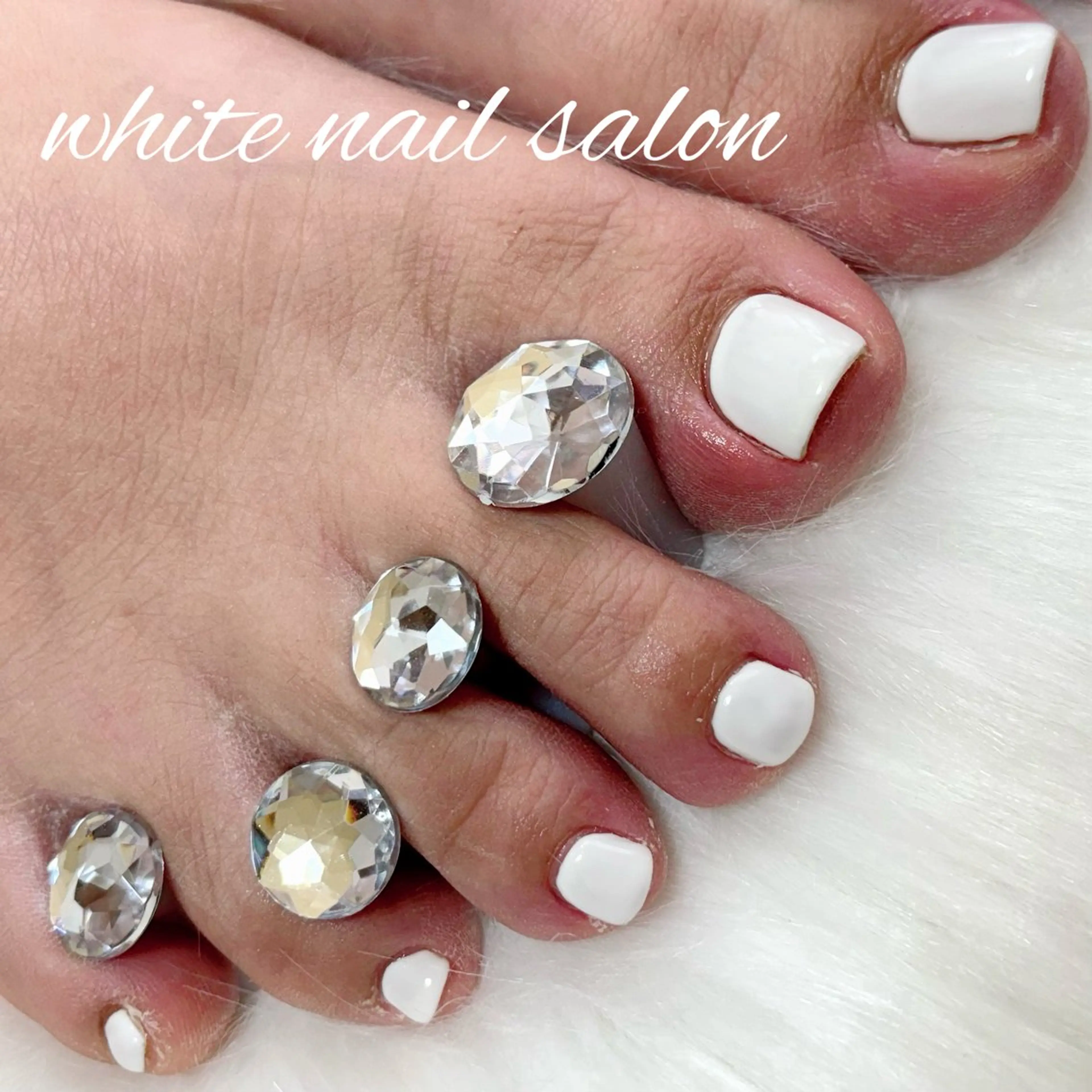 ネイル シンプルネイル ホワイト フットネイル white nail salonのネイルデザイン
