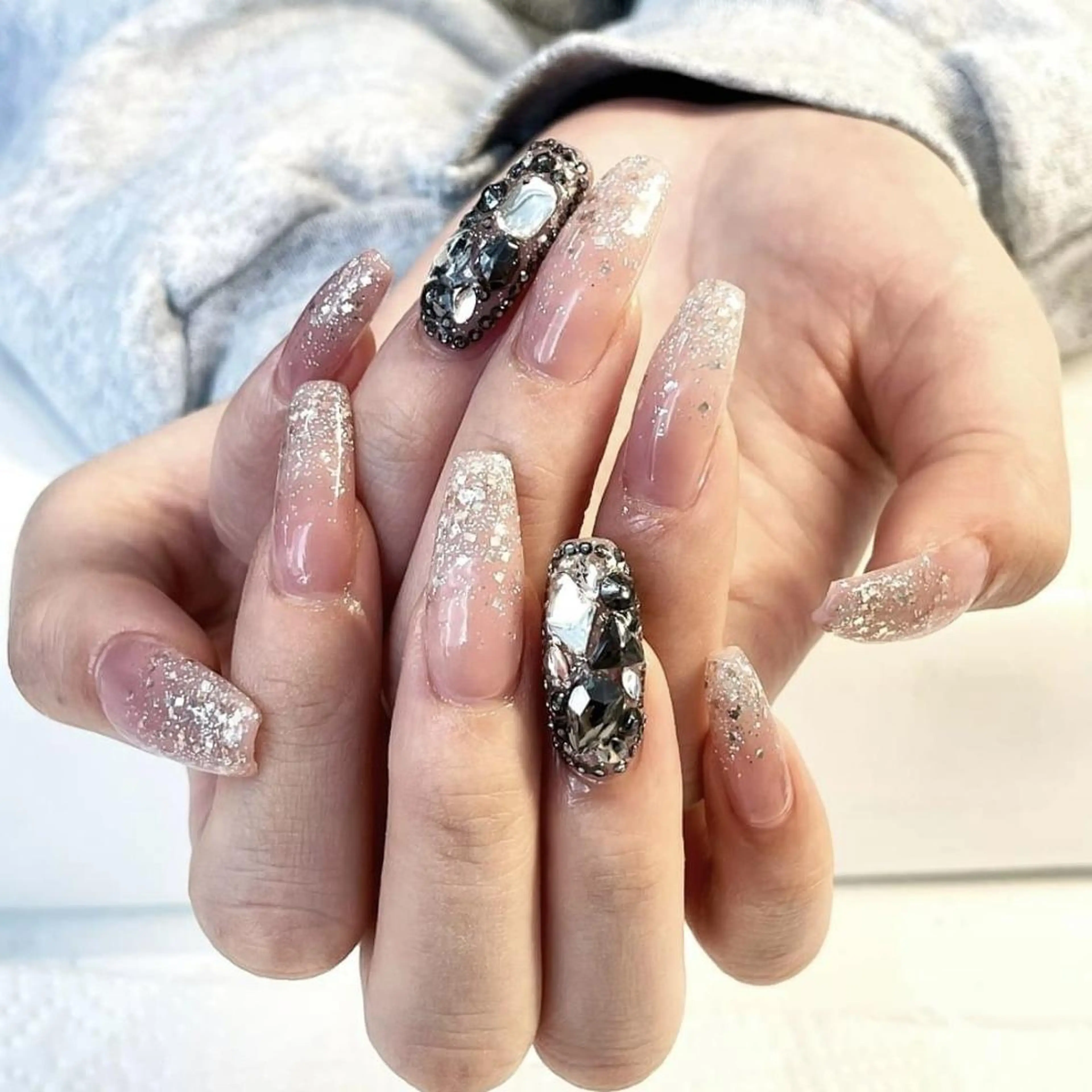 ネイル RAFFINE 月🦋🩵のネイルデザイン