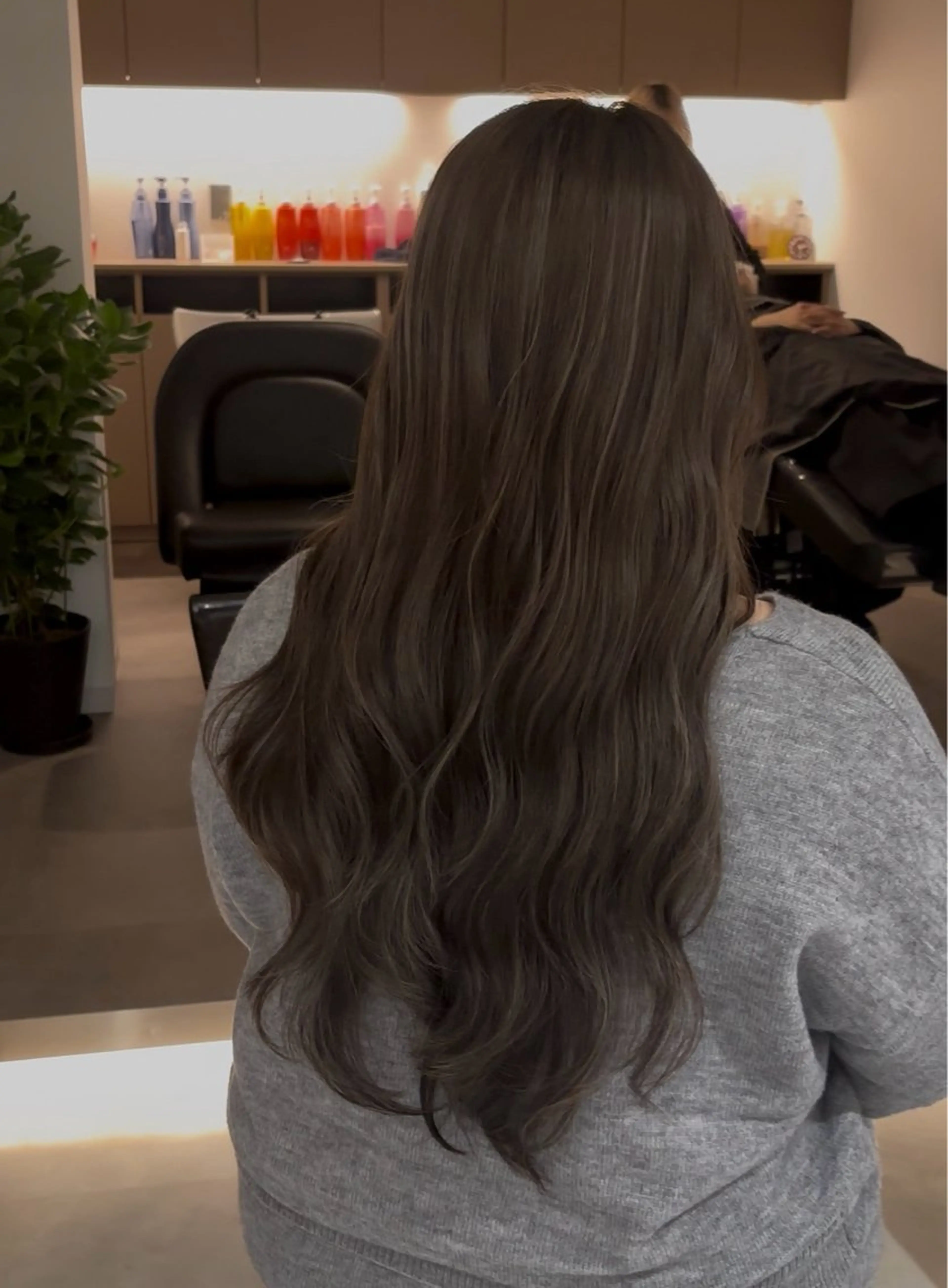 ロング カラー ロングレイヤー ハイライトカラー ハイライト レイヤーカット ロング GRAFICA所属・GRAFICA チサのヘアスタイル