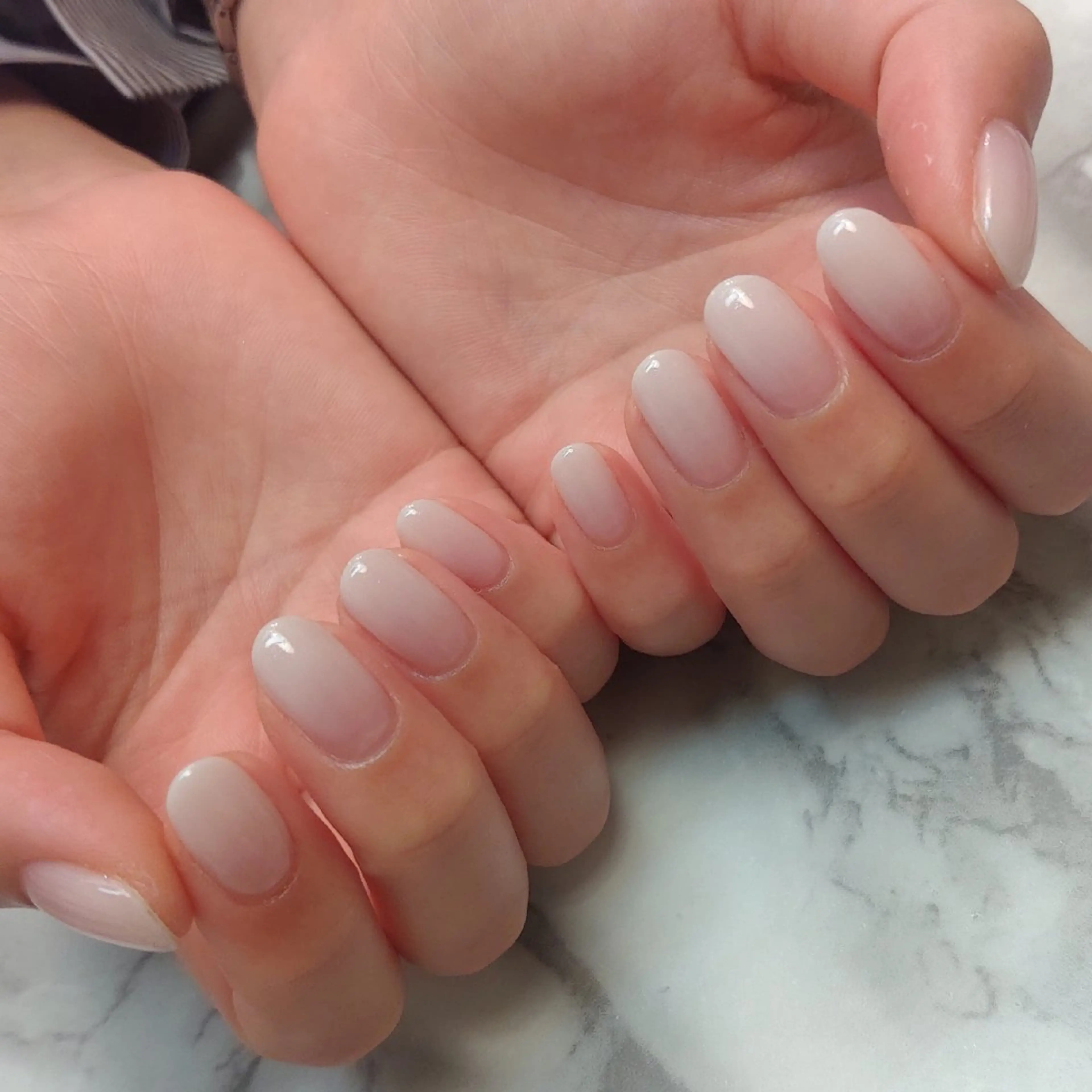 ネイル グラデーション ジェヌインネイル 河内のネイルデザイン