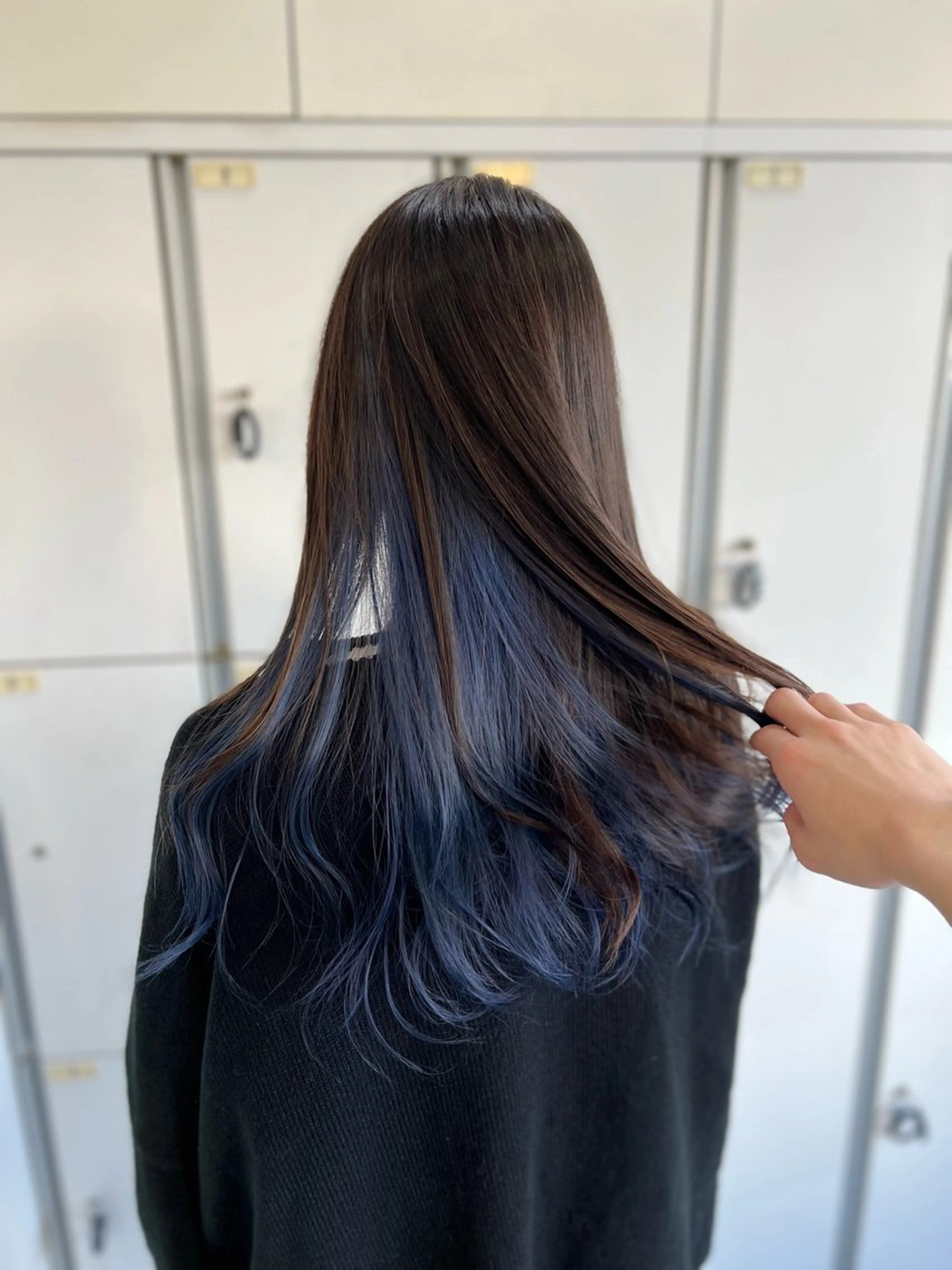 ロング カラー ブリーチ ブルーカラー 透明感カラー ロング ヘアカラー インナー/2次元/ 推しカラー/しゅうとのヘアスタイル