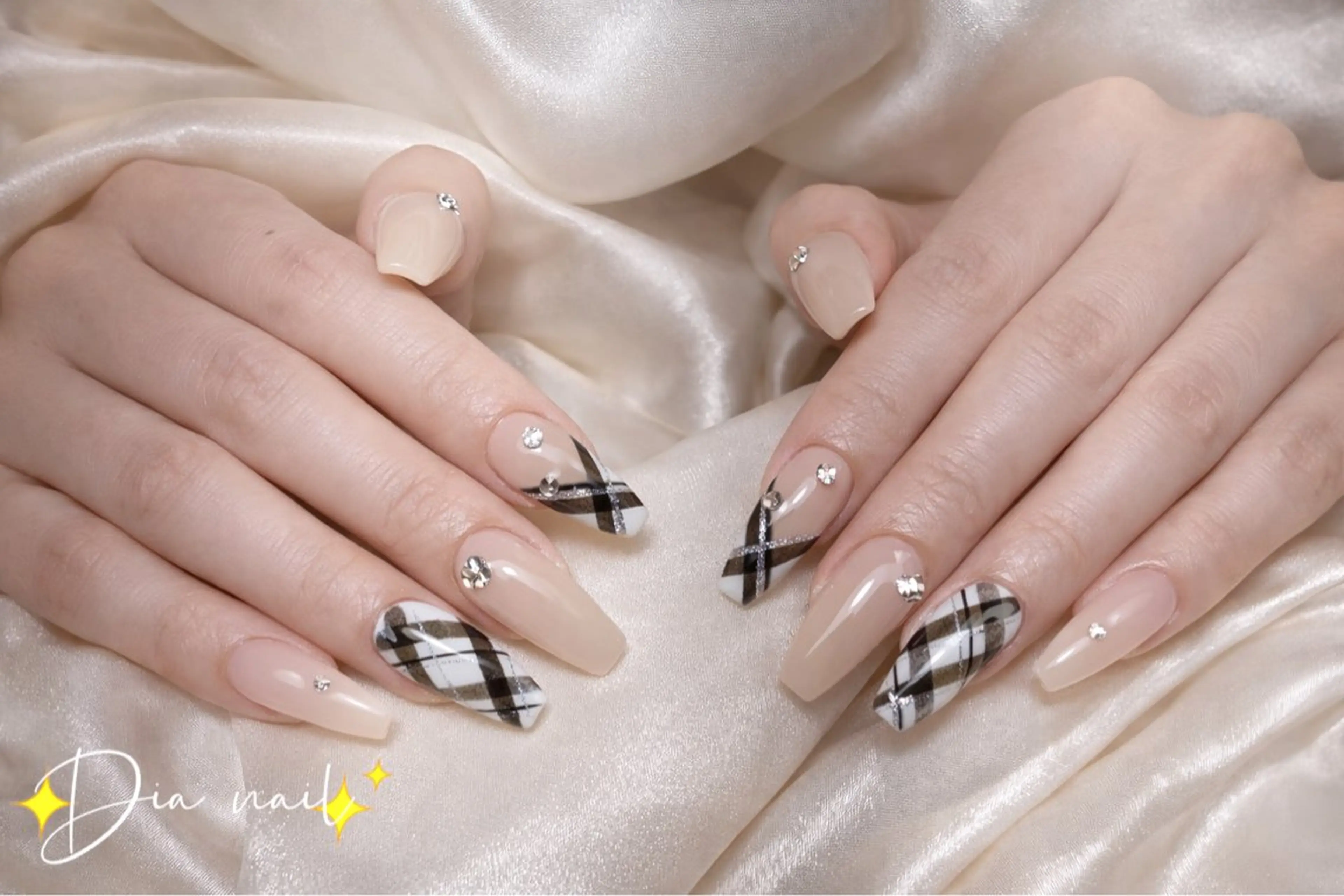 ネイル チークネイル ジェルネイル グラデーション マグネットネイル ニュアンスネイル Di'a nail ネイルサロンのネイルデザイン