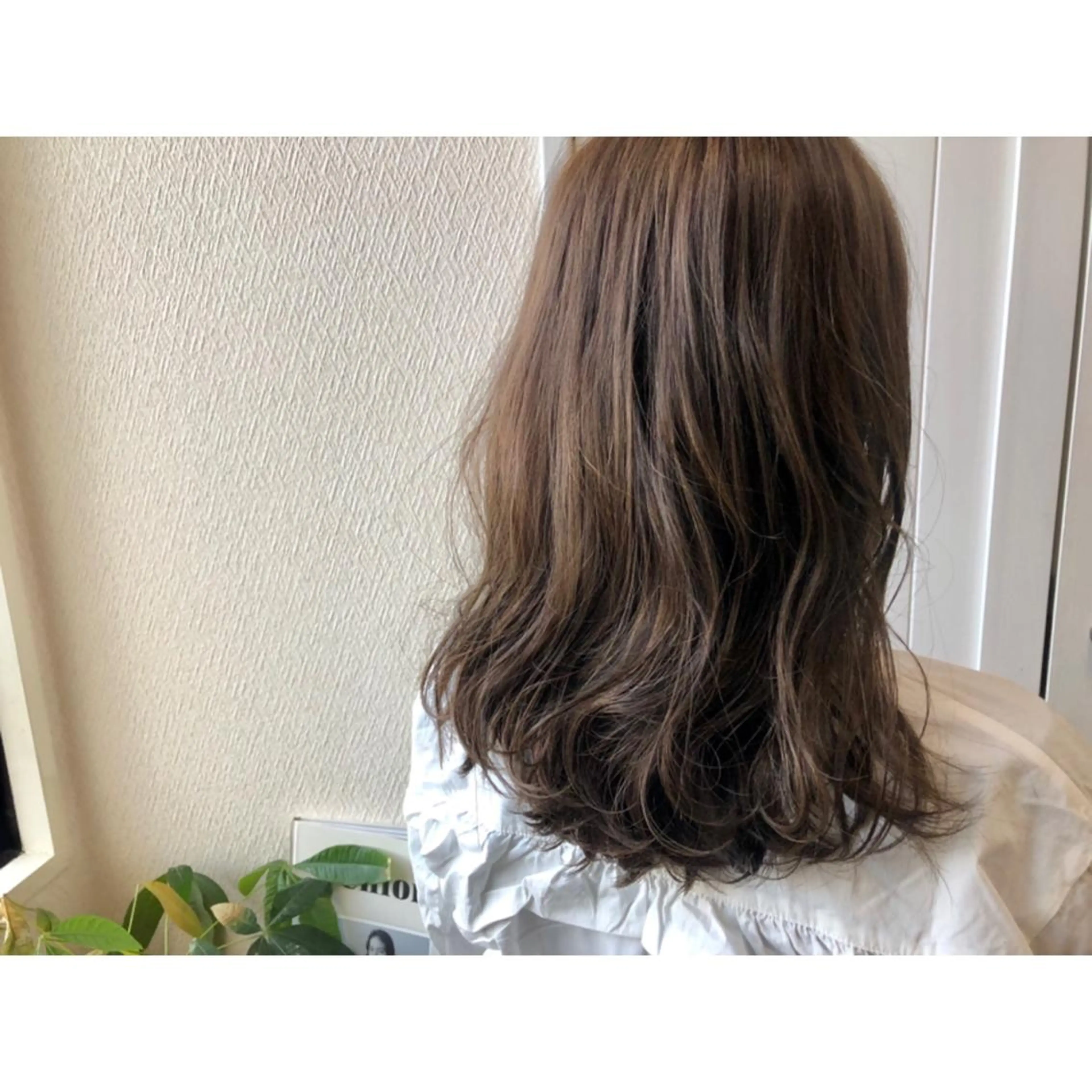 セミロング カラー ベージュカラー ヌーディベージュ 外国人風カラー 江上拓郎/ショート /酸性ストレートのヘアスタイル