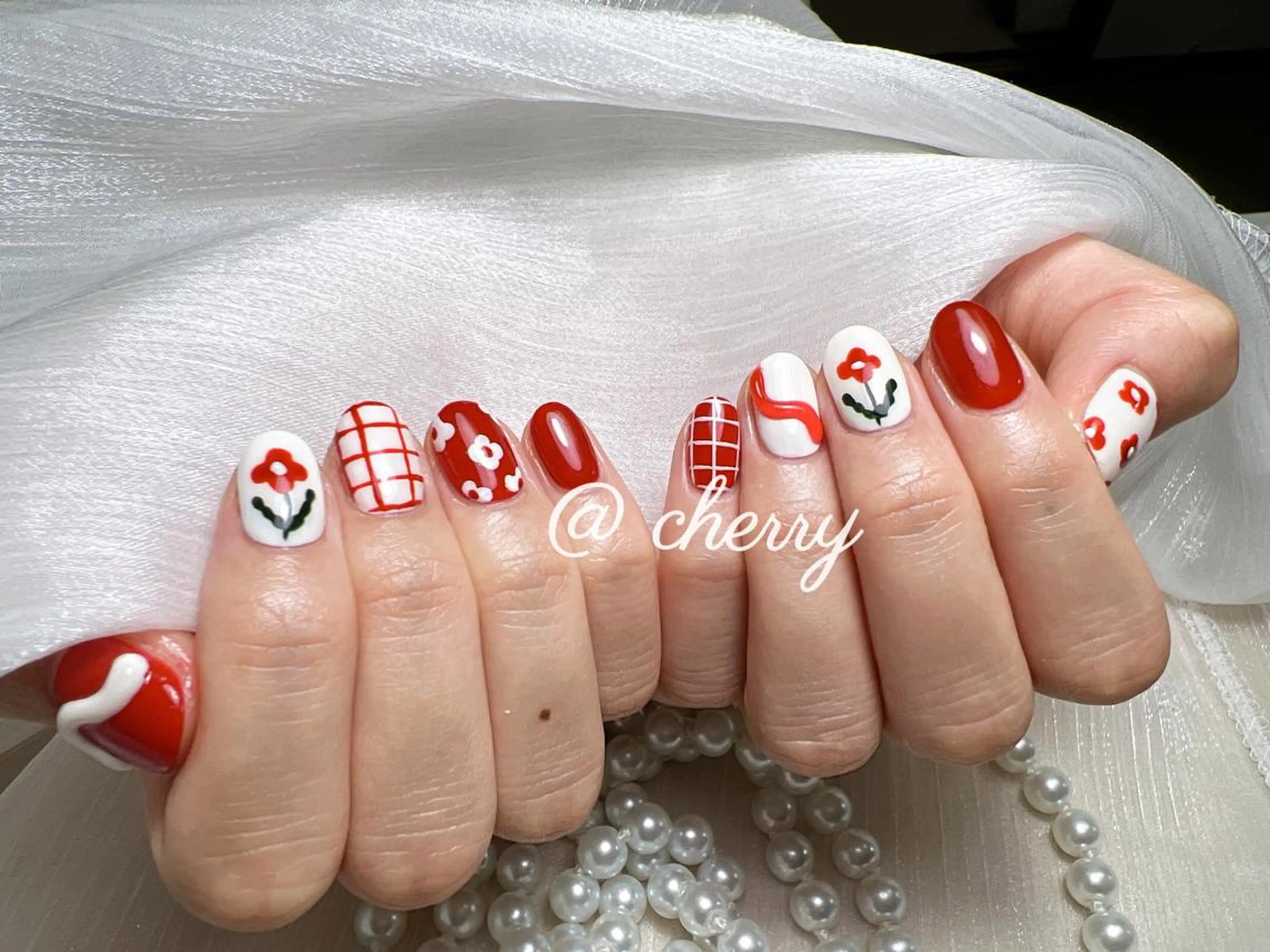 ネイル アートネイル ジェルネイル グラデーション キラキラネイル 持ち込み ハンドネイル ハンドケア LUXE NAIL SALONのネイルデザイン