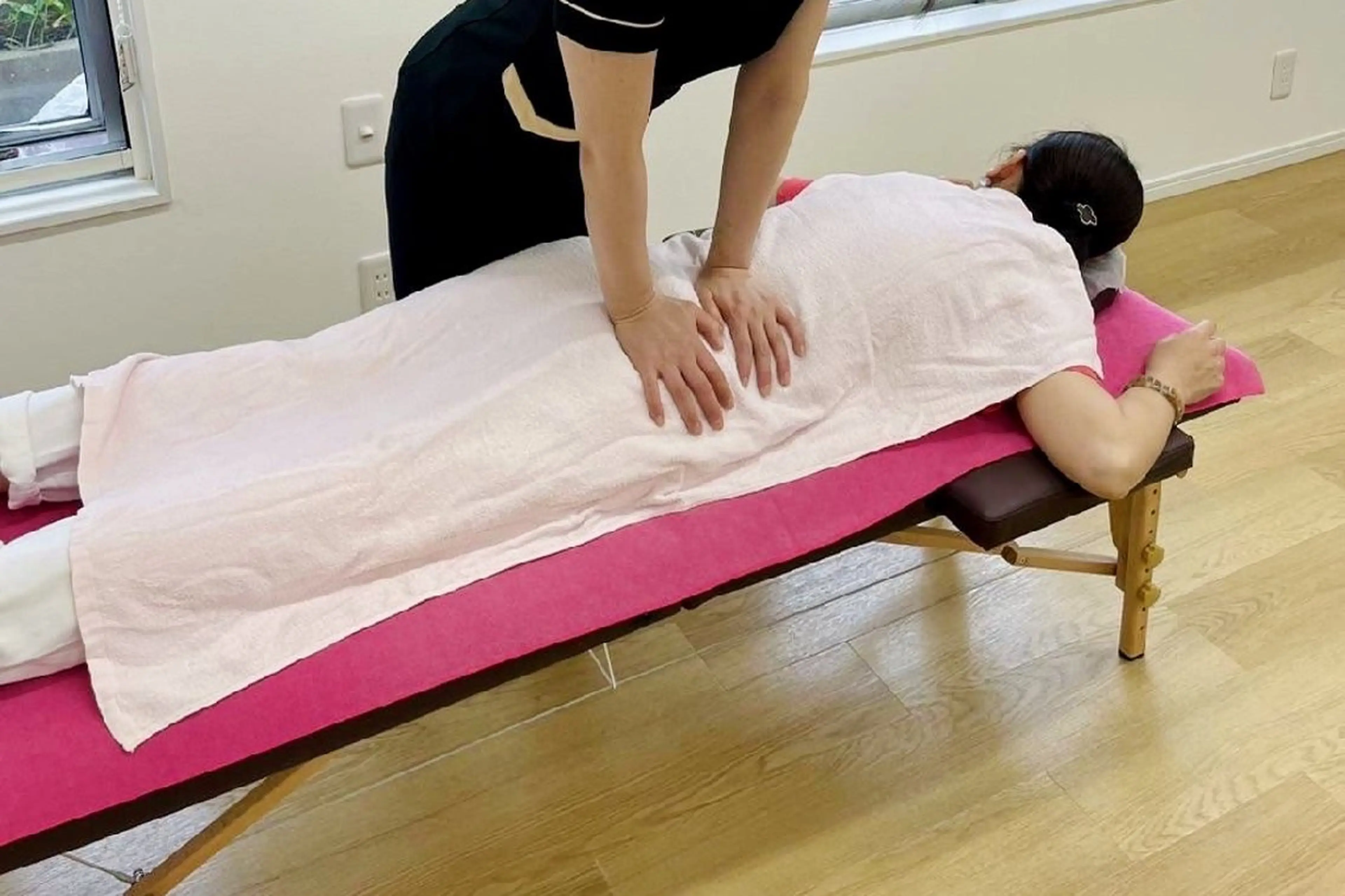 首、肩こり集中揉みほぐし　60分の写真