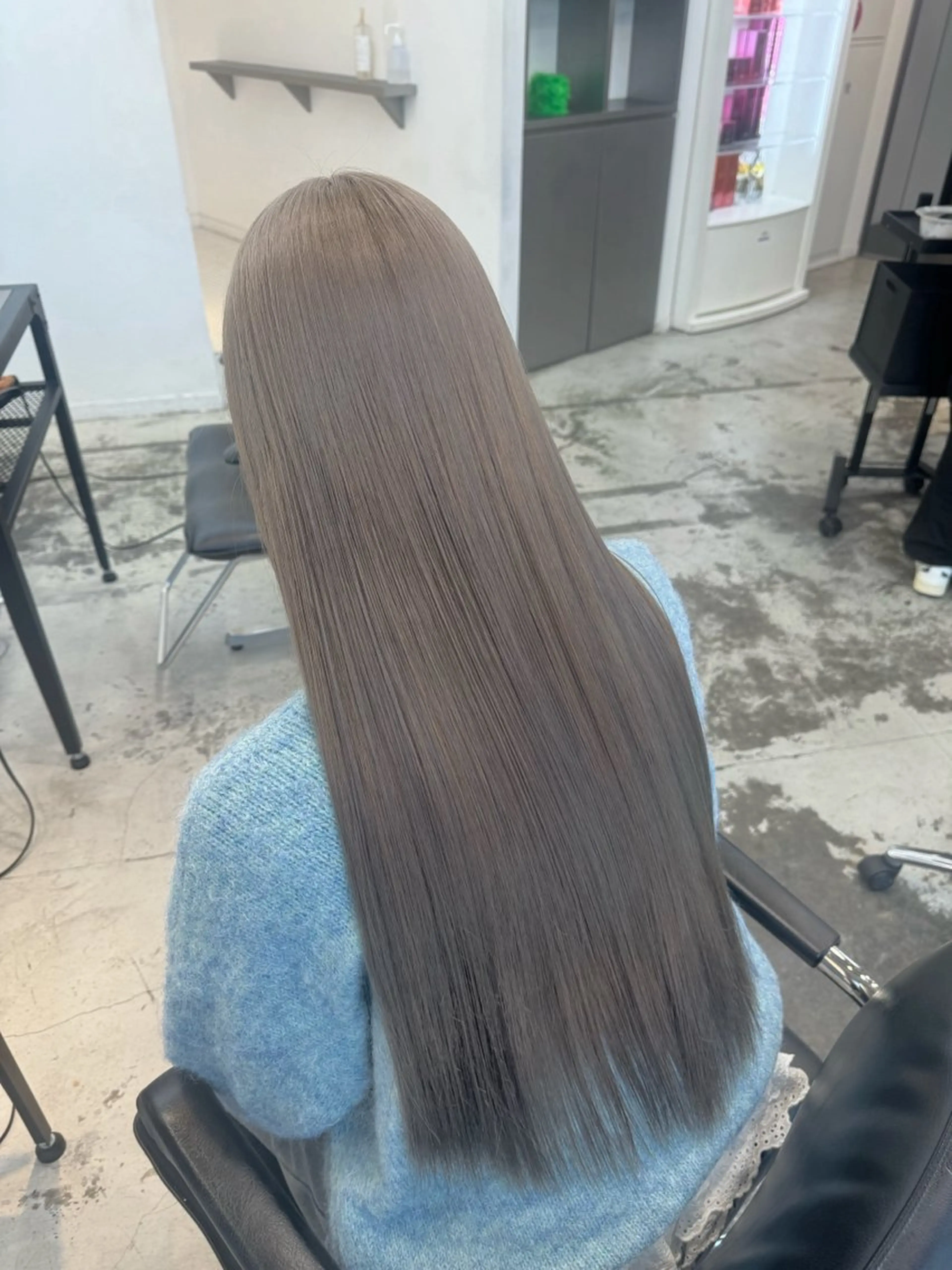 ロング カラー ベージュカラー ブリーチ ハイトーンカラー ハイトーンベージュ ヘアカラー トリートメント 🌼動き×透明感🩵 ハイトーン/ナナのヘアスタイル