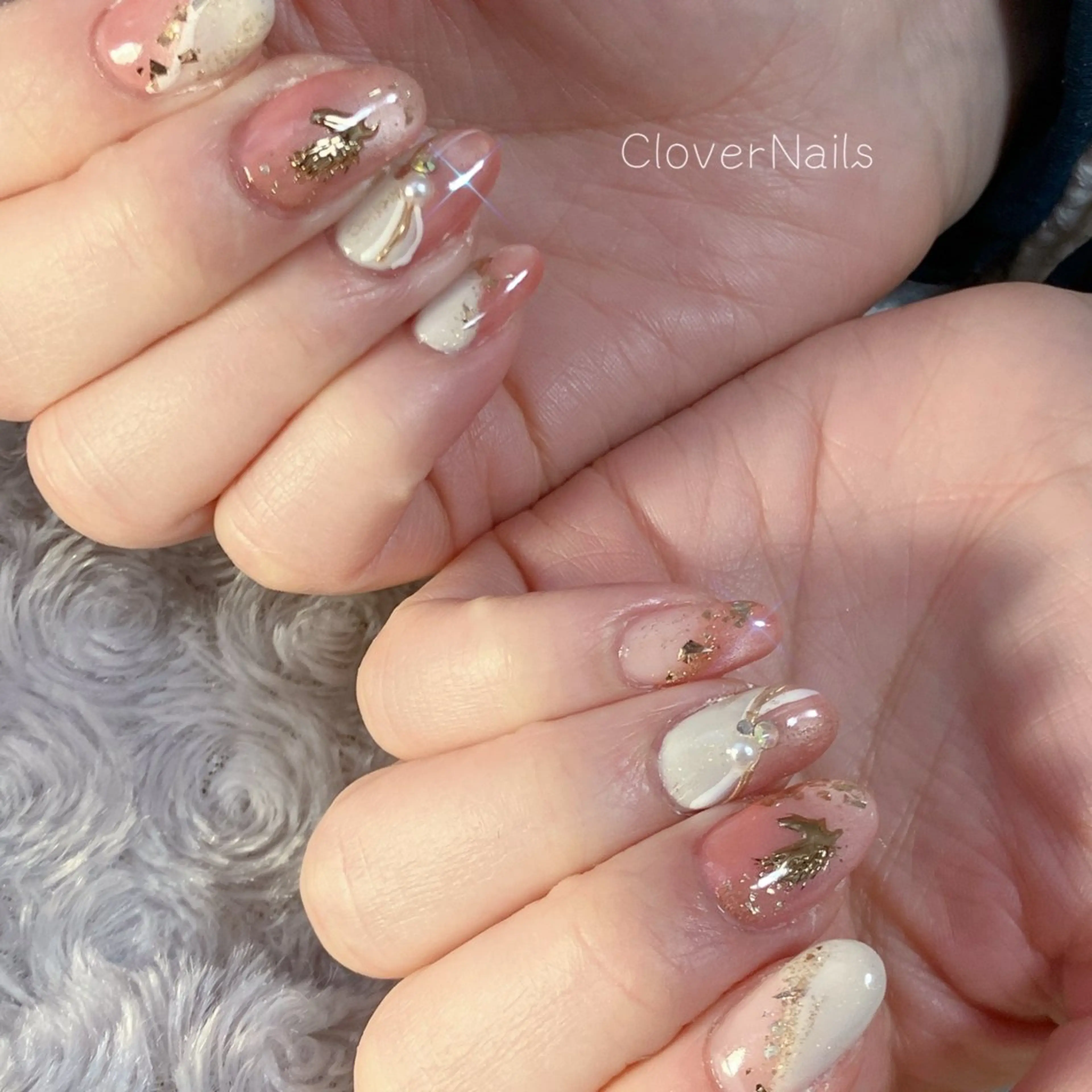 ネイル アートネイル ゴールド ニュアンスネイル ハンドネイル 自宅ネイルサロン クロバーネイルのネイルデザイン