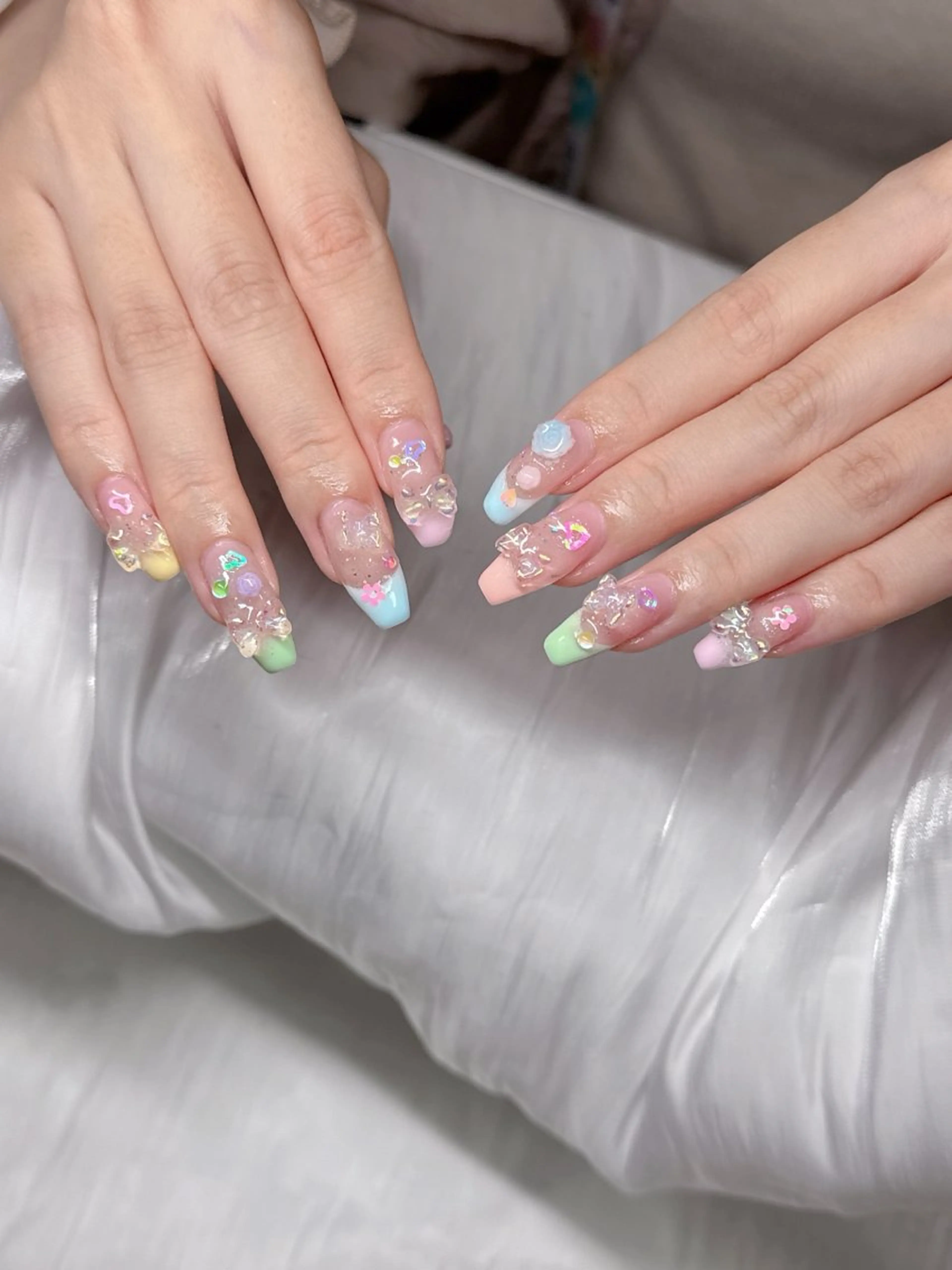 ネイル オーロラネイル チークネイル 長さ出し フットネイル フレンチネイル ハンドネイル Lee Ainのネイルデザイン