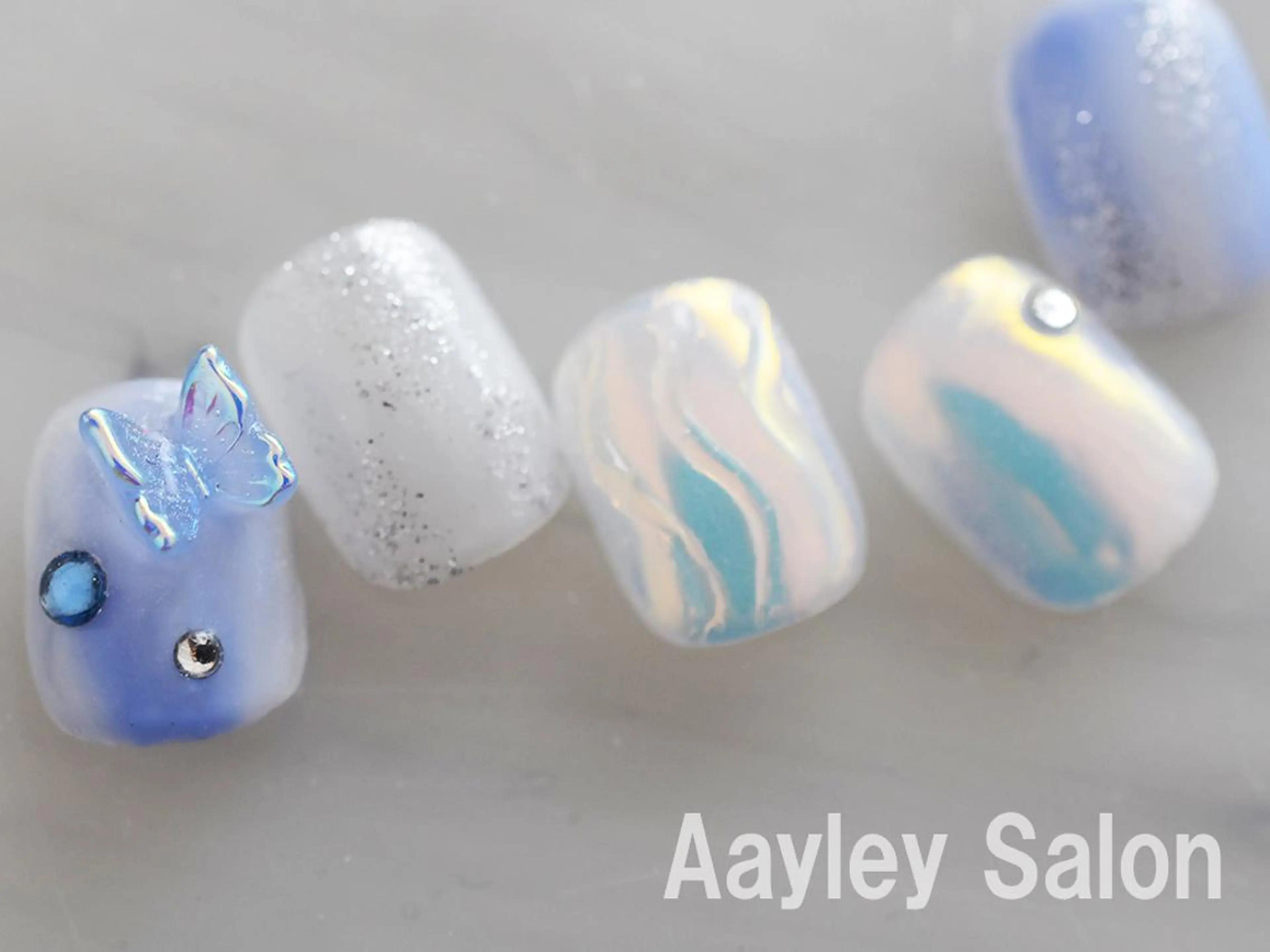 ミディアム カラー ネイル Aayley(アイリー)Salon所属・Aayley アイリ―サロンのネイルデザイン