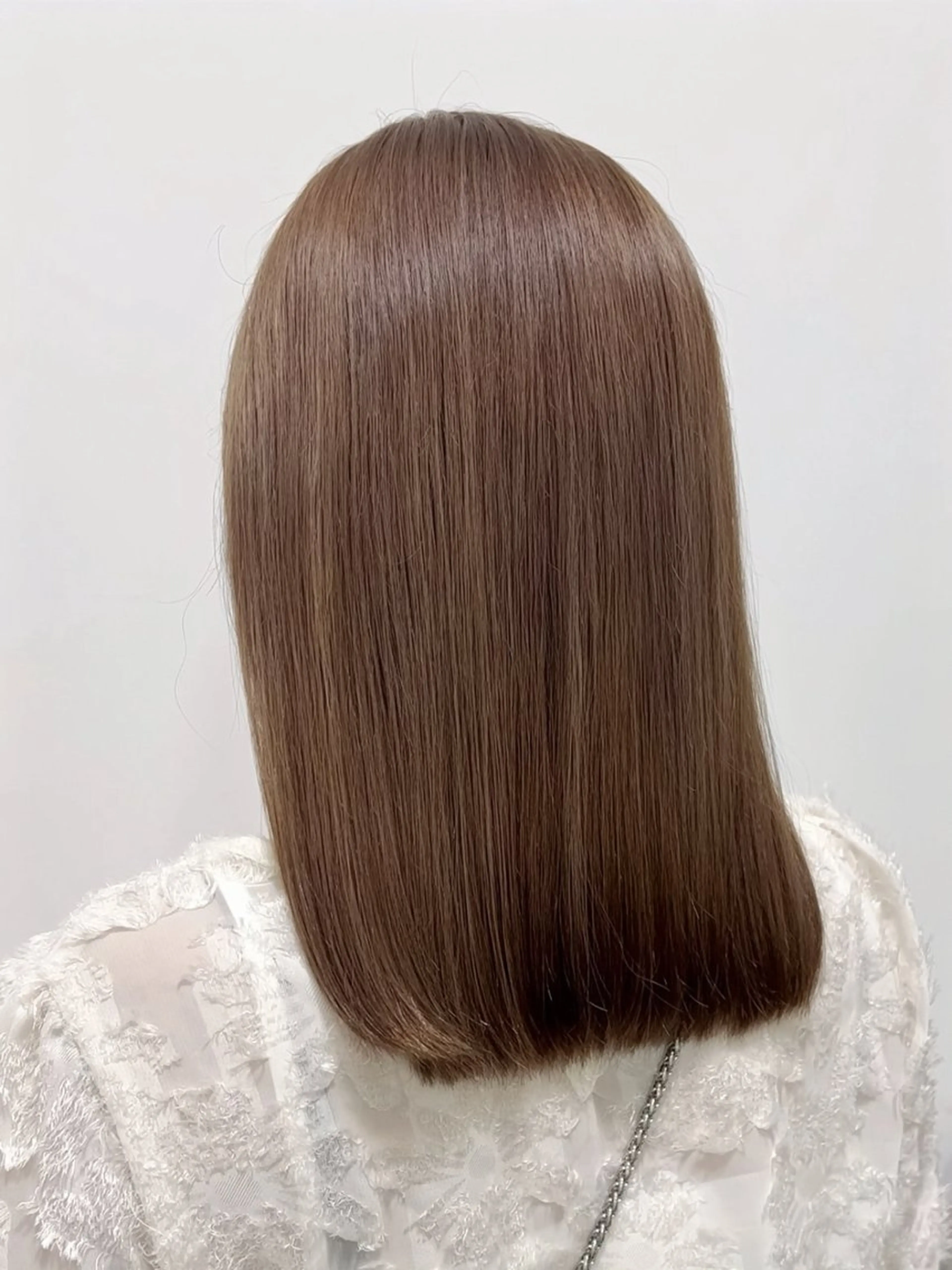 ミディアム 拝頭　奈枝 Beretのヘアスタイル