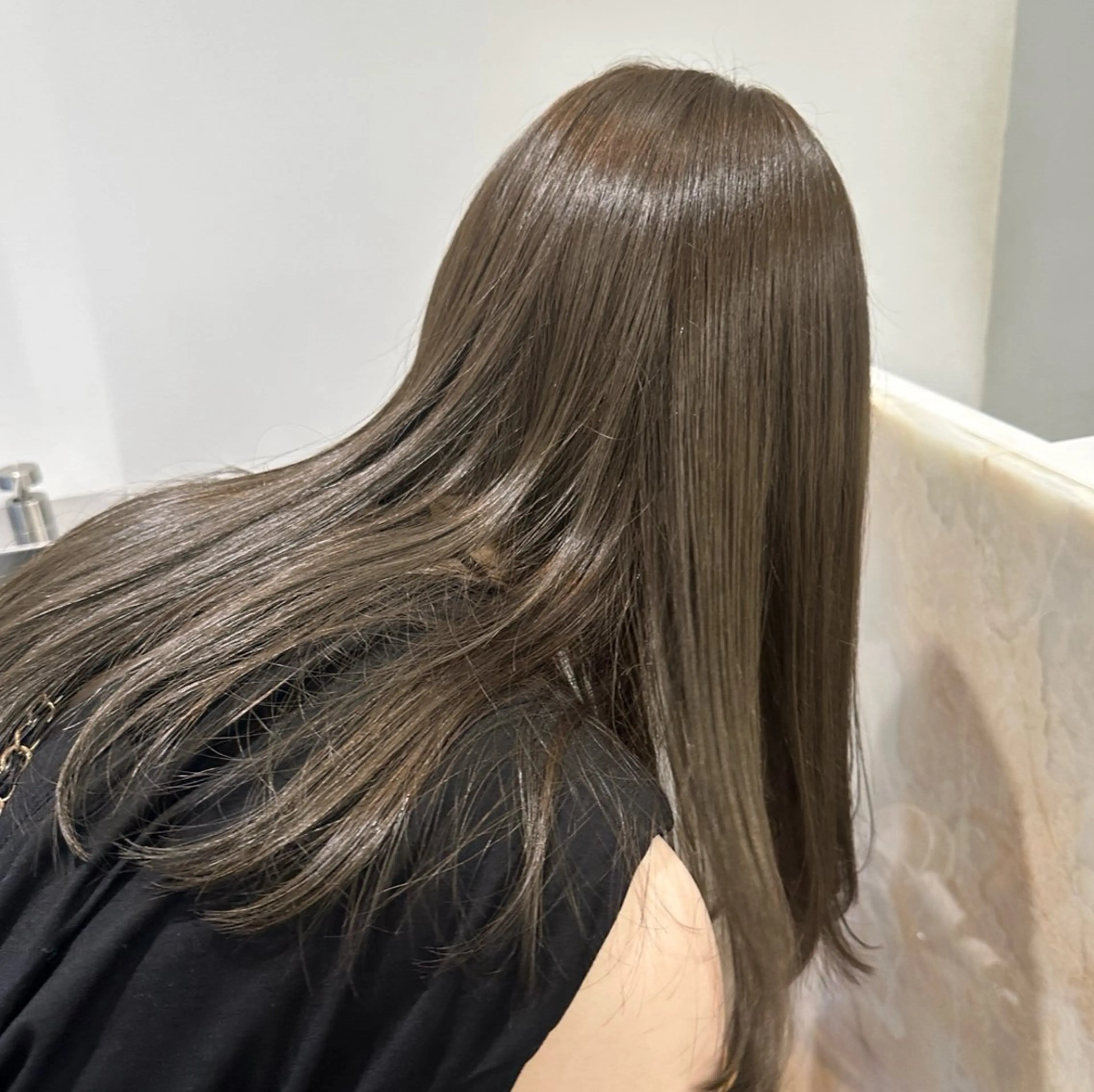 セミロング カラー ブリーチ グレージュ ブリーチなしカラー オリーブカラー オリーブグレージュ カット ヘアカラー トリートメント M所属・ハイトーン/透け感 カラー🎀真香のヘアスタイル