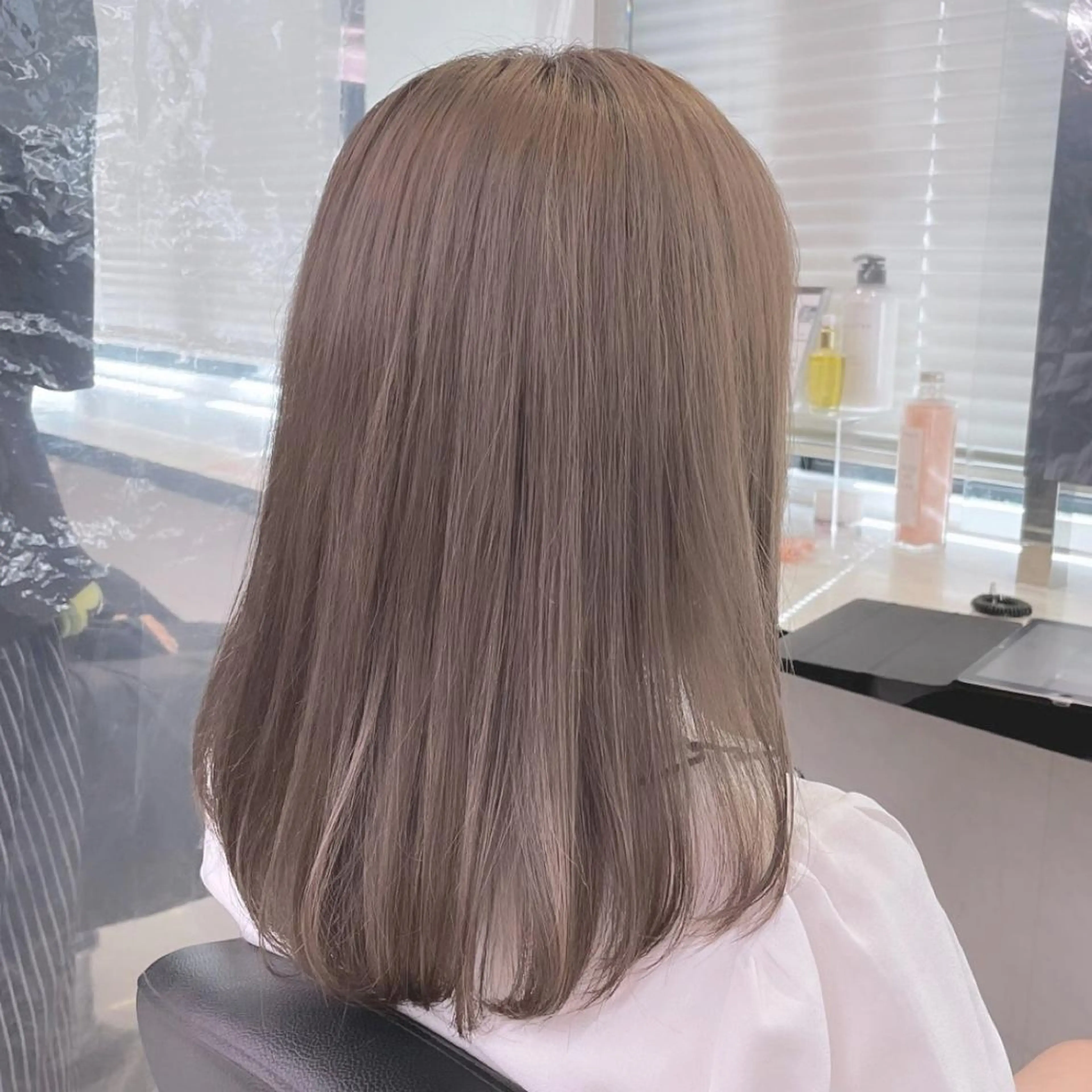 セミロング カラー ヘアアレンジ ヘアカラー トリートメント ヘアセット ピンク・ベージュ🩰 カラー🫧とらのヘアスタイル