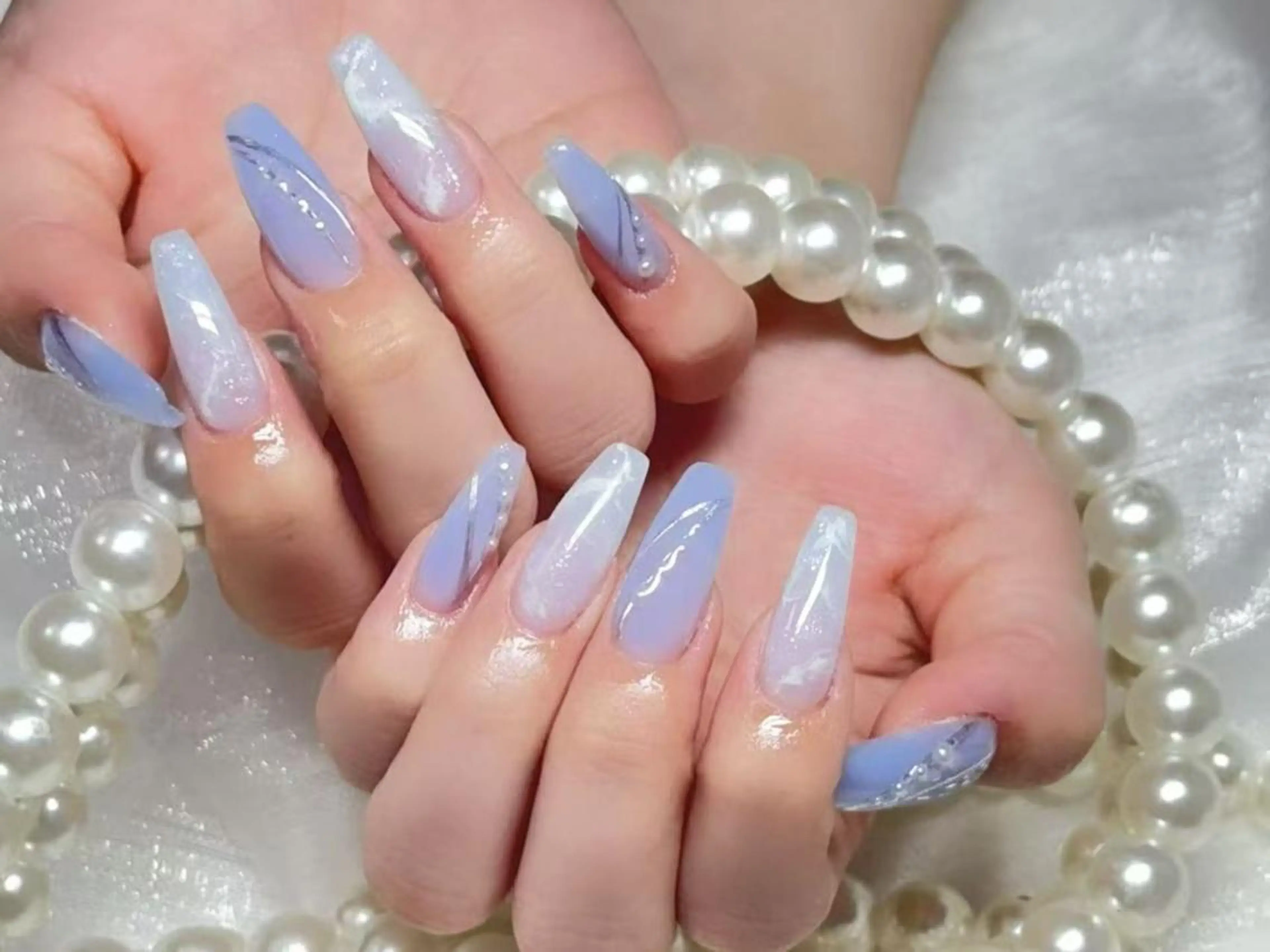 ネイル オーロラネイル 長さ出し フレンチネイル ガーリー キラキラネイル Ru na🍳のネイルデザイン