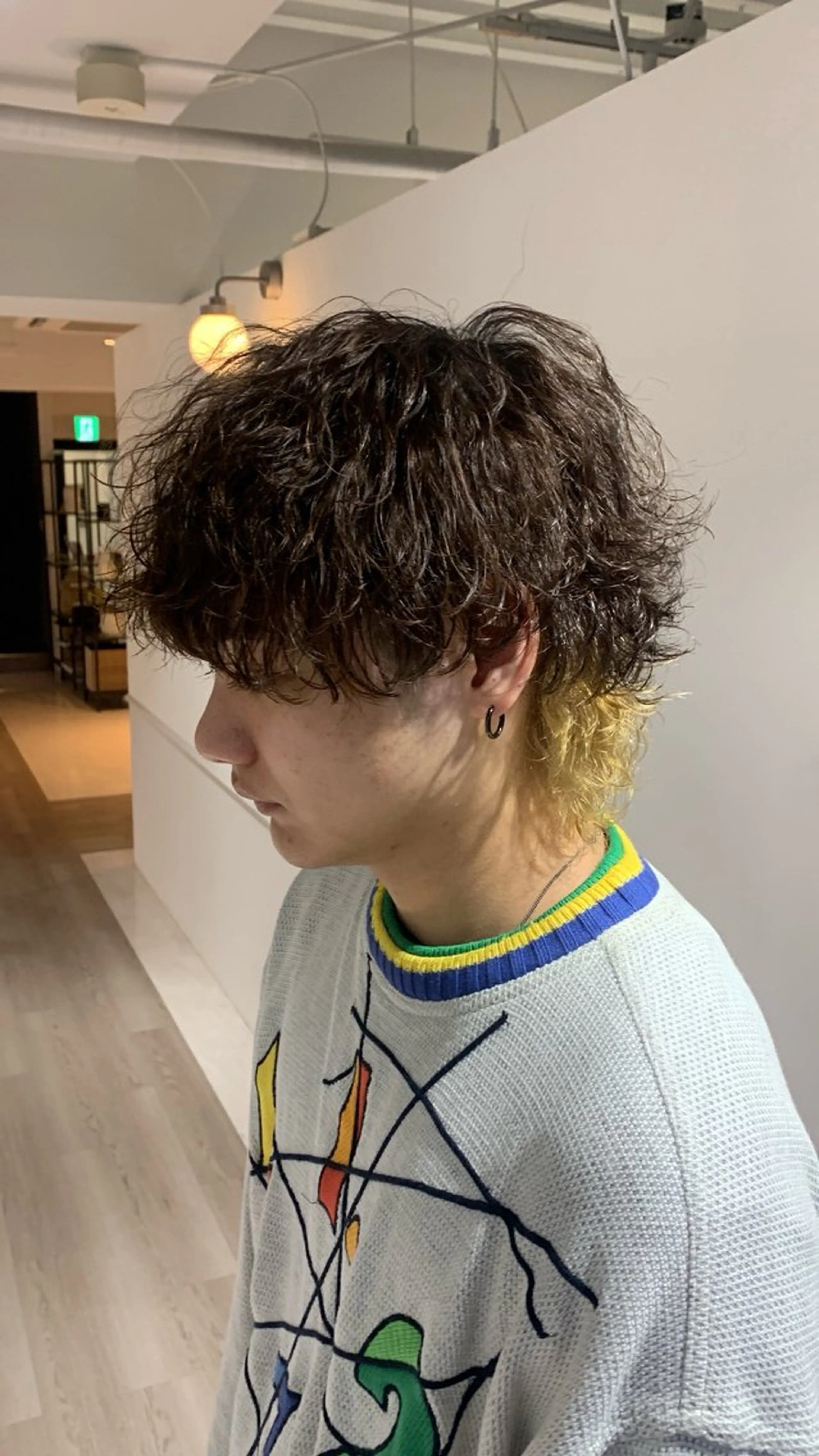 ミディアム カラー パーマ メンズ メンズインナーカラー 波巻きパーマ メンズウルフカット インナーカラー ウルフカット カット ヘアカラー パーマ stylist hiro  by schon所属・大人男髪/メンズ パーマ/hiroのヘアスタイル