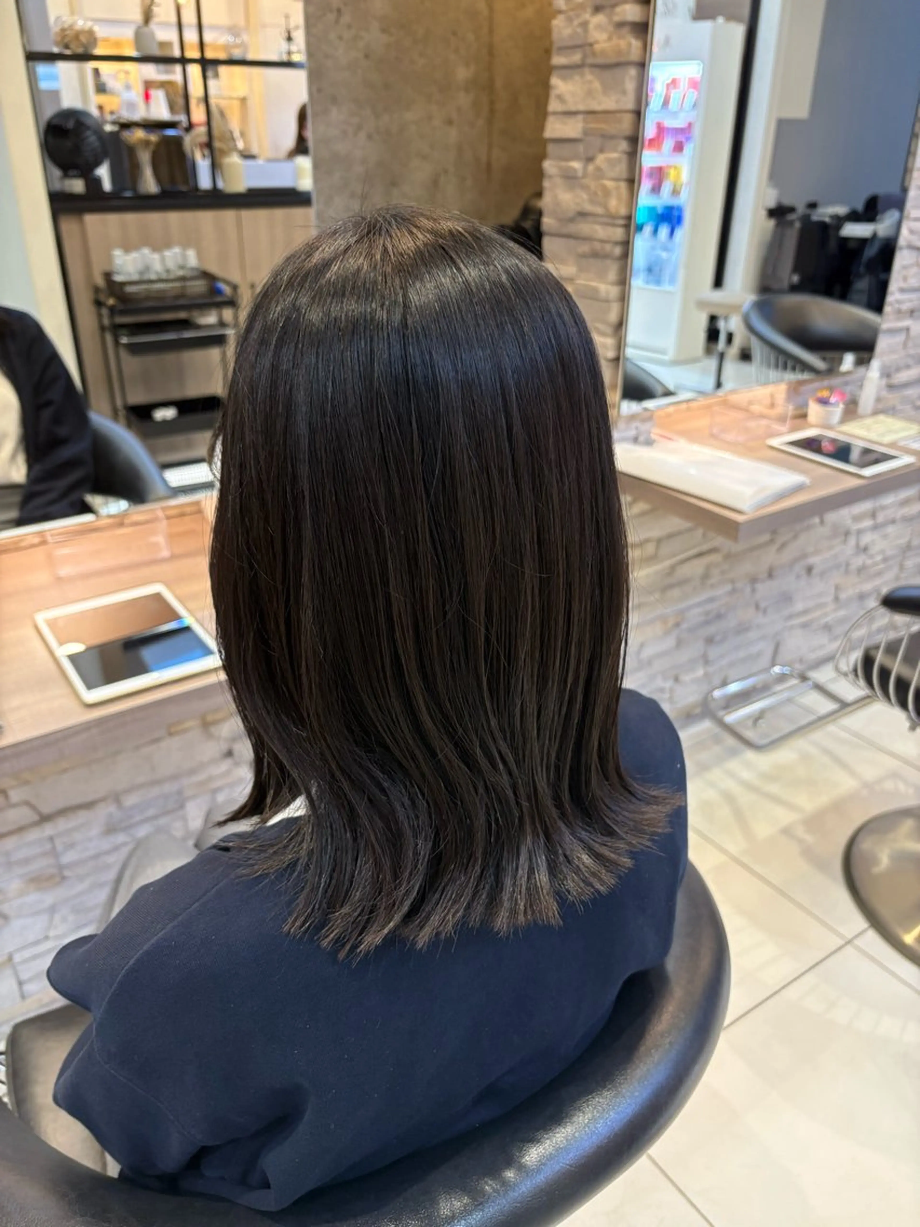 ミディアム seek next アヤノのヘアスタイル