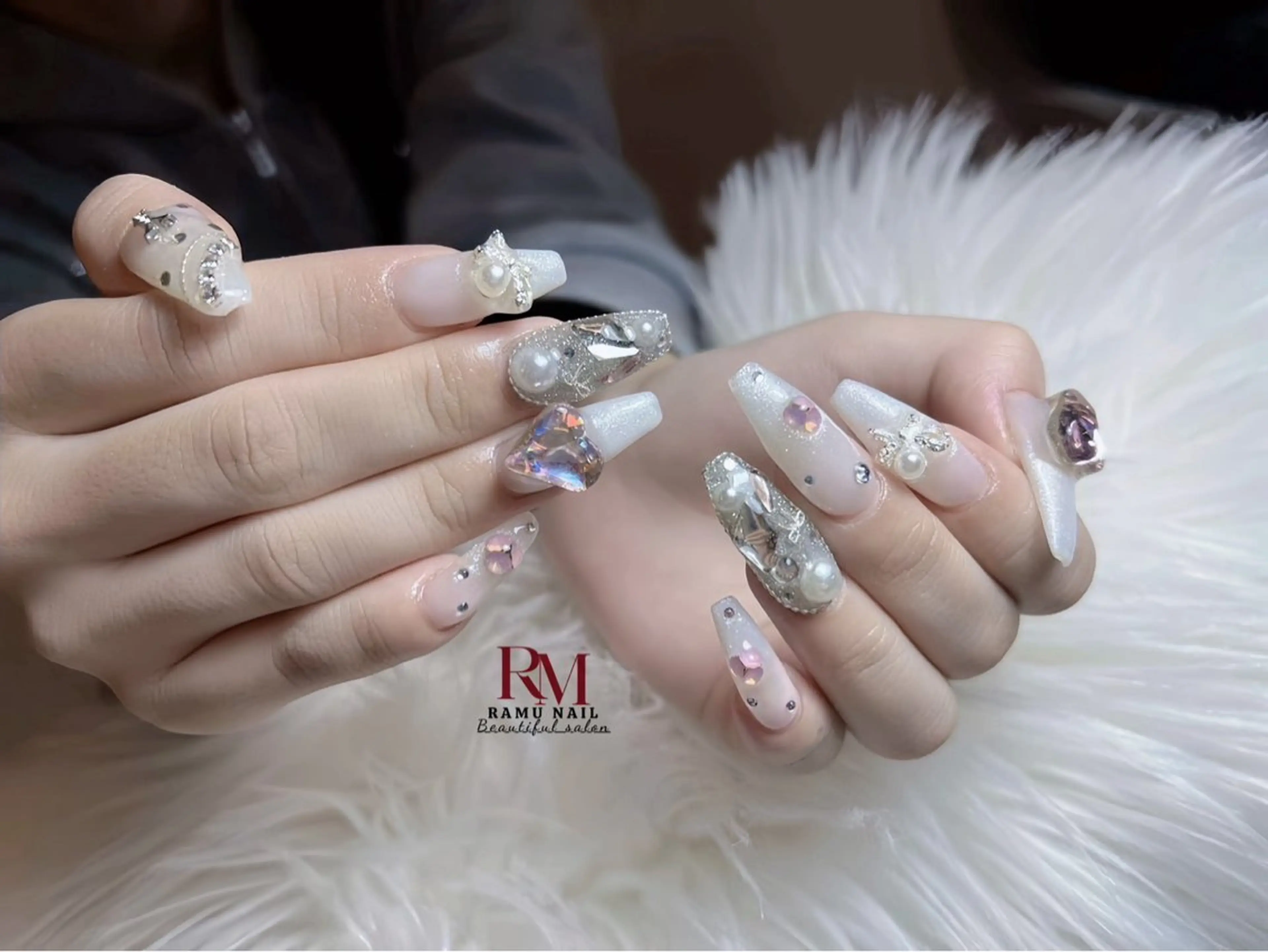 ネイル チークネイル フレンチネイル グラデーション キラキラネイル 韓国ネイル ハンドネイル RAMU_Nail 池袋店のネイルデザイン