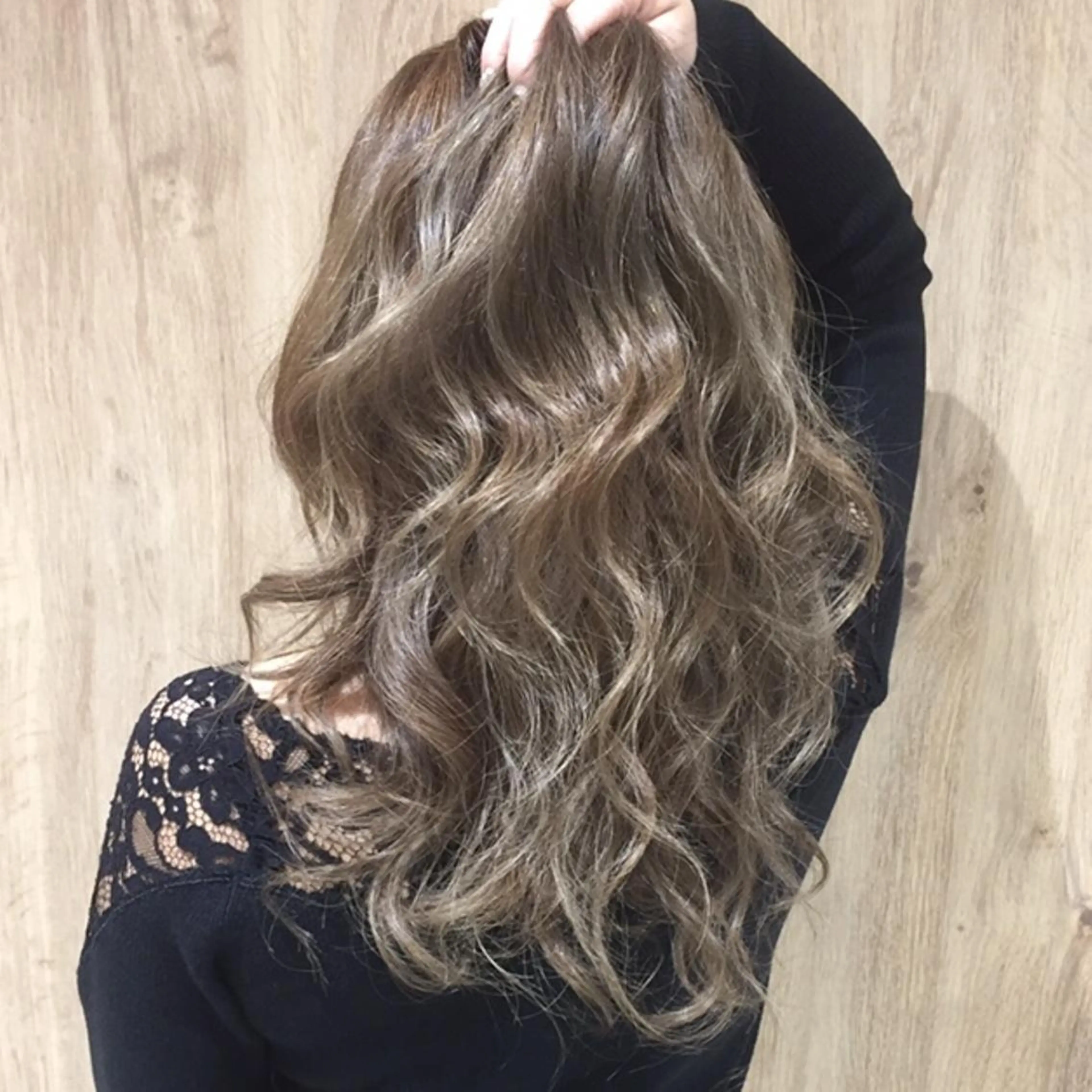 カラー イルミナカラー 中林 由佳のヘアスタイル