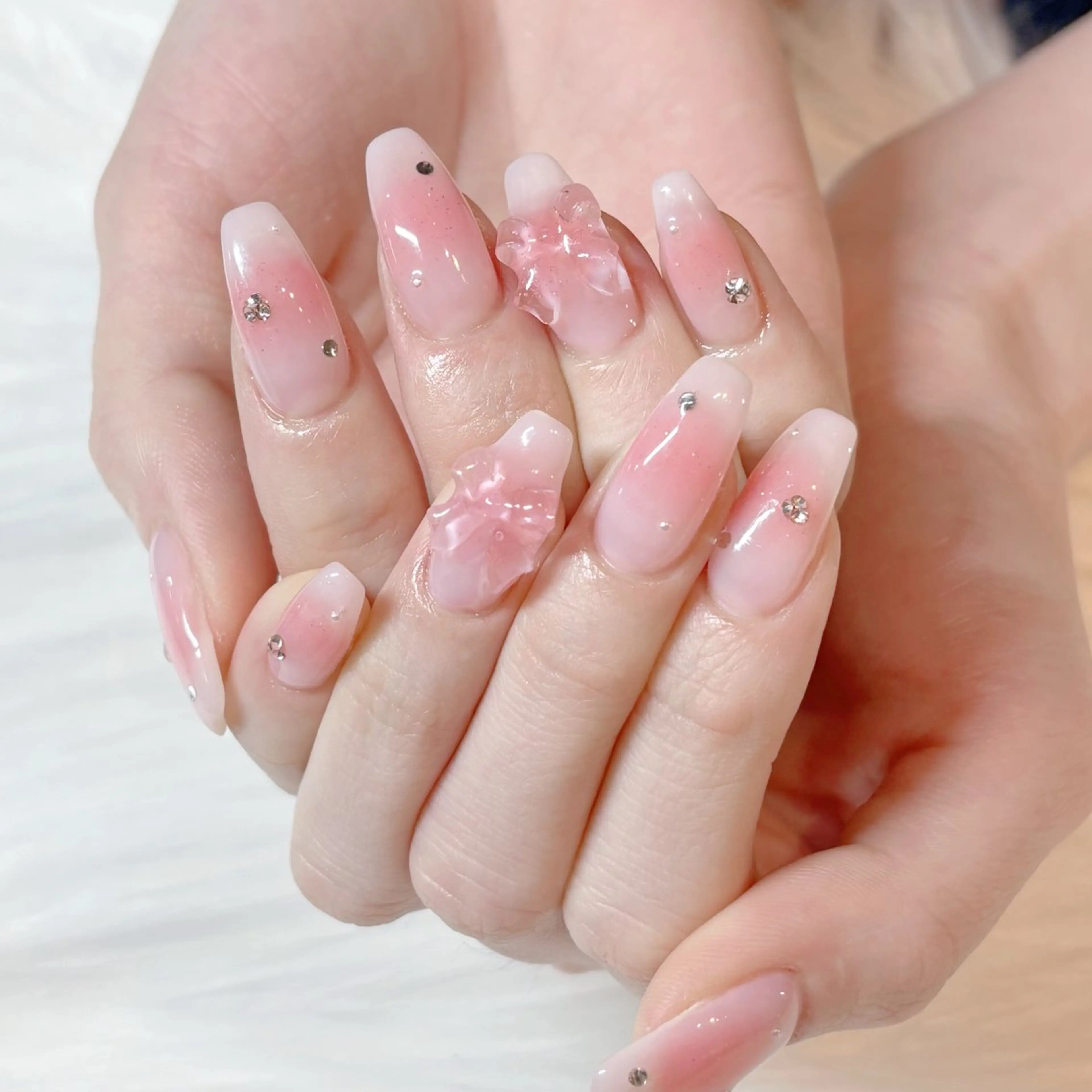 ネイル ボルドー チークネイル クリアネイル 成人式 フラッシュネイル Mai 🪽🩵のネイルデザイン