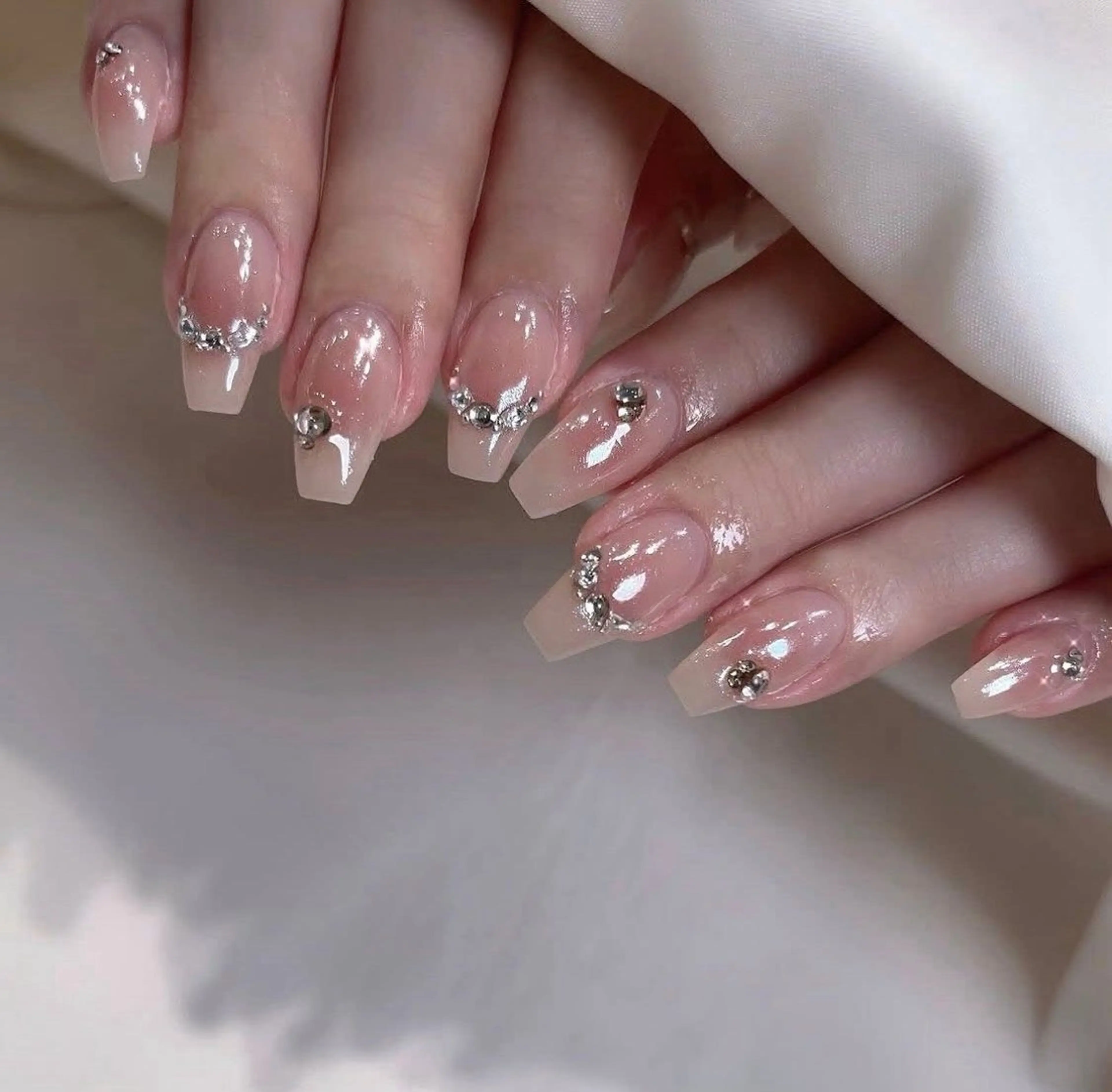 ネイル チークネイル フレンチネイル グラデーション キラキラネイル 韓国ネイル ハンドネイル Minette nailHuongのネイルデザイン